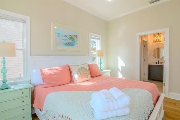 Pet Friendly- St George Island Sleeps 13- Pool