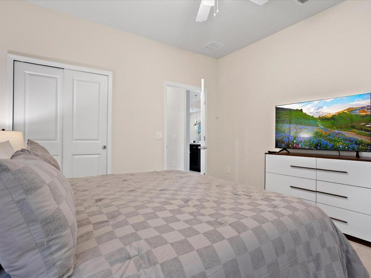 Brand New 7br In Windsor Island Holiday home Davenport