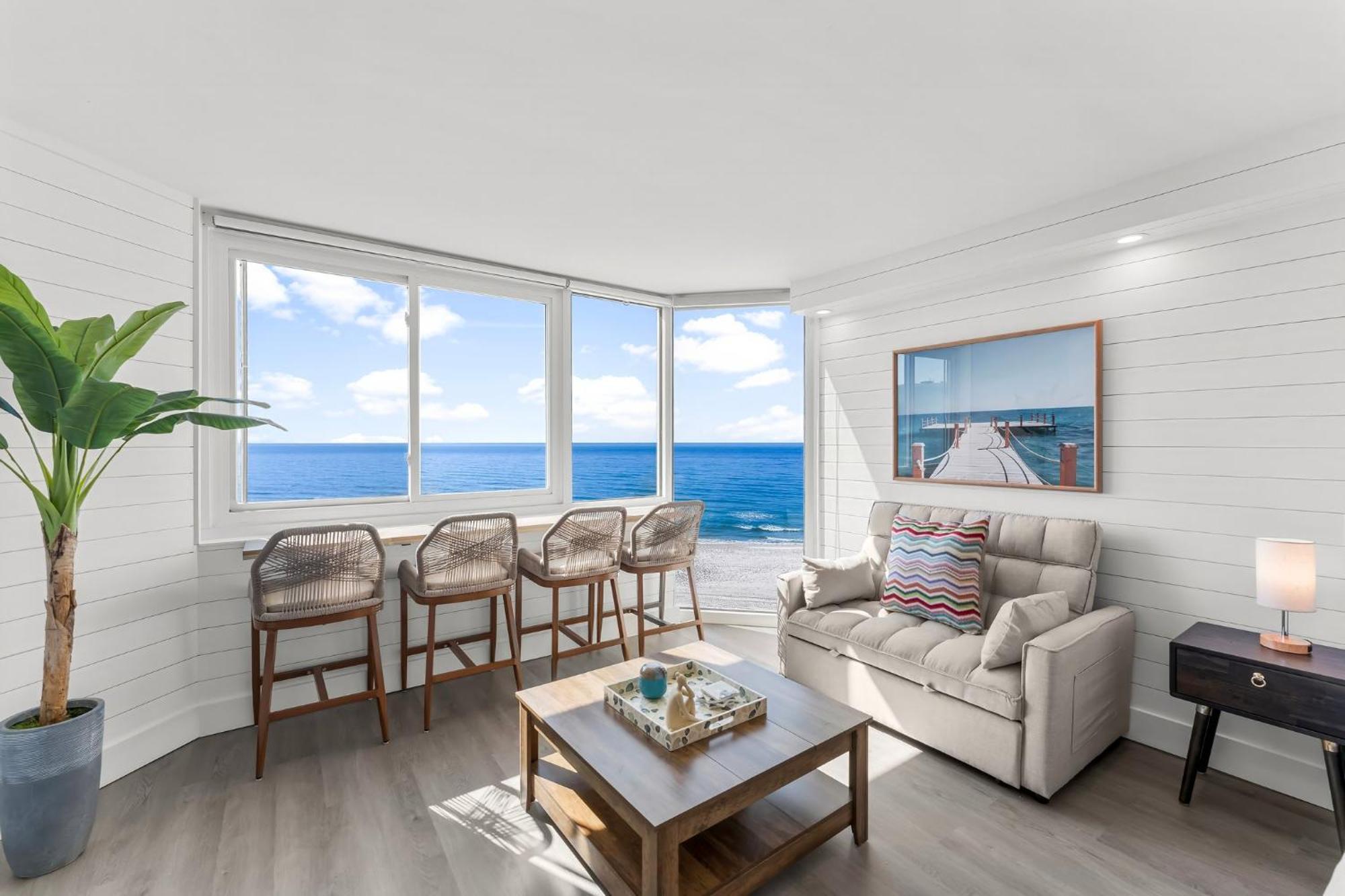 Fantastic Fully Renovated Front - Incredible View - Of The Gulf 723 *