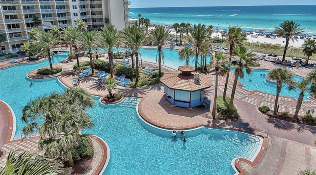 Pelican's Pointe At The Shores *