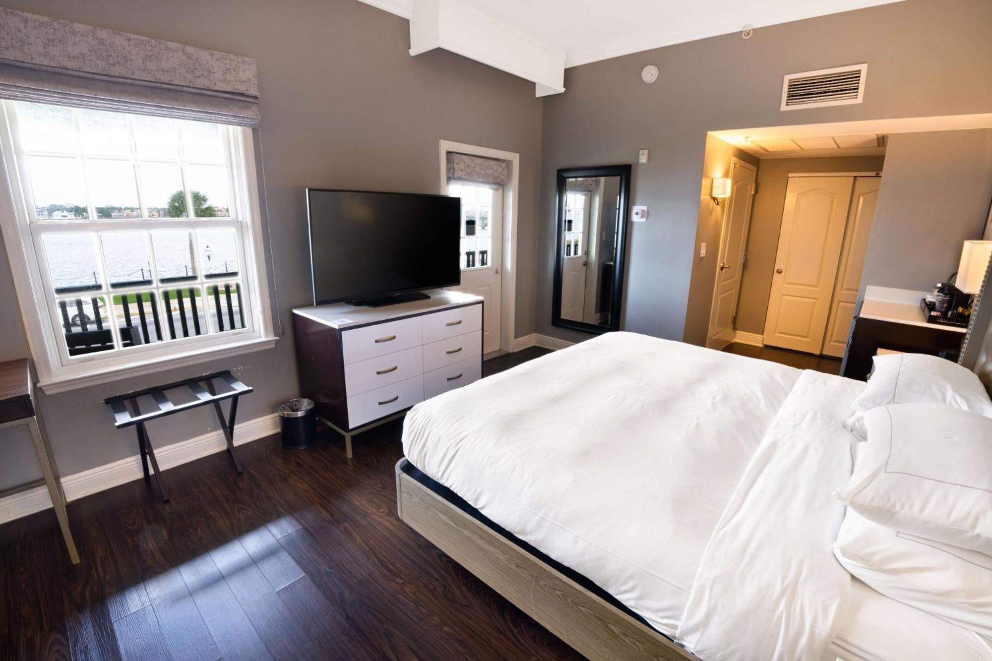 Hilton Historic Bayfront 4*