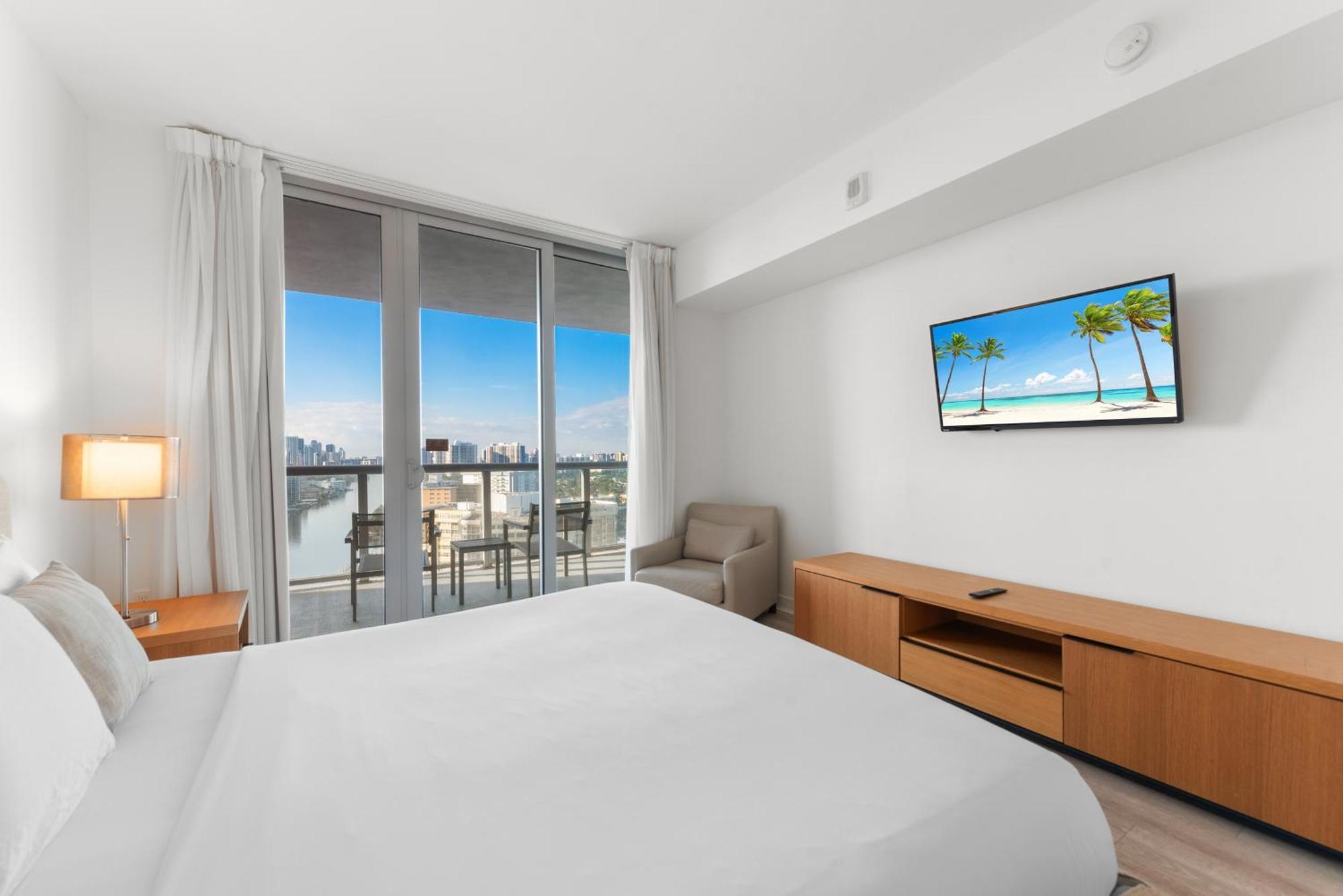 Water View Building With Pool - 5-min Walk To The