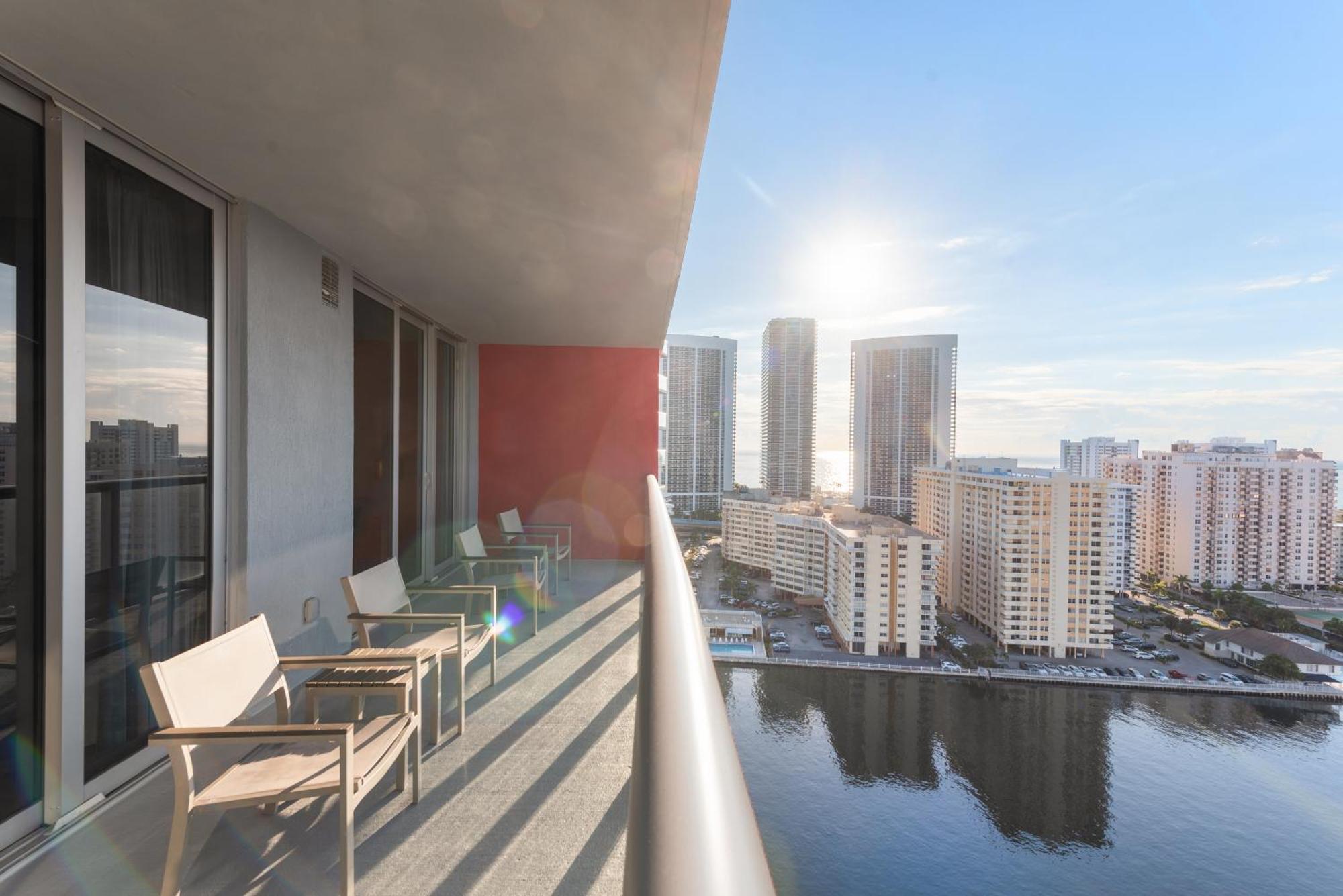 Aparthotel Water View Building With Pool - 5-min Walk To The *