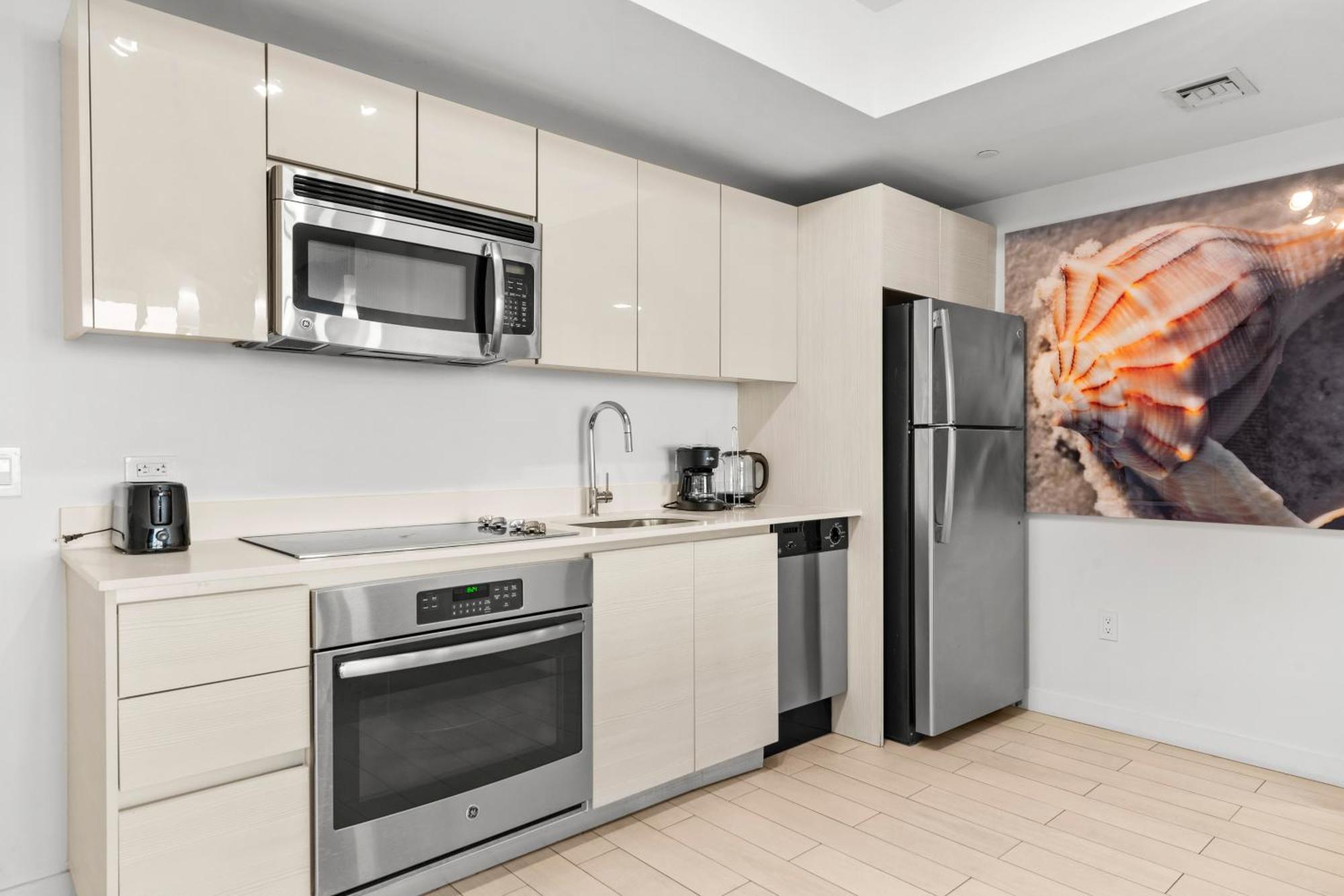 Water View Building With Pool - 5-min Walk To The * Hallandale Beach