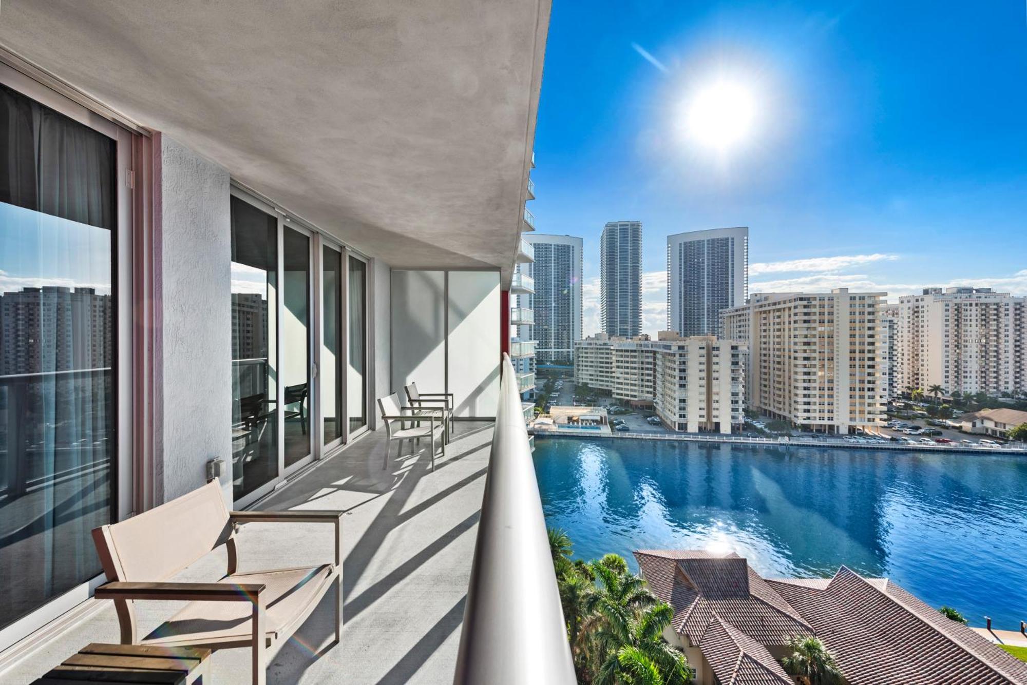Water View Building With Pool - 5-min Walk To The * Hallandale Beach
