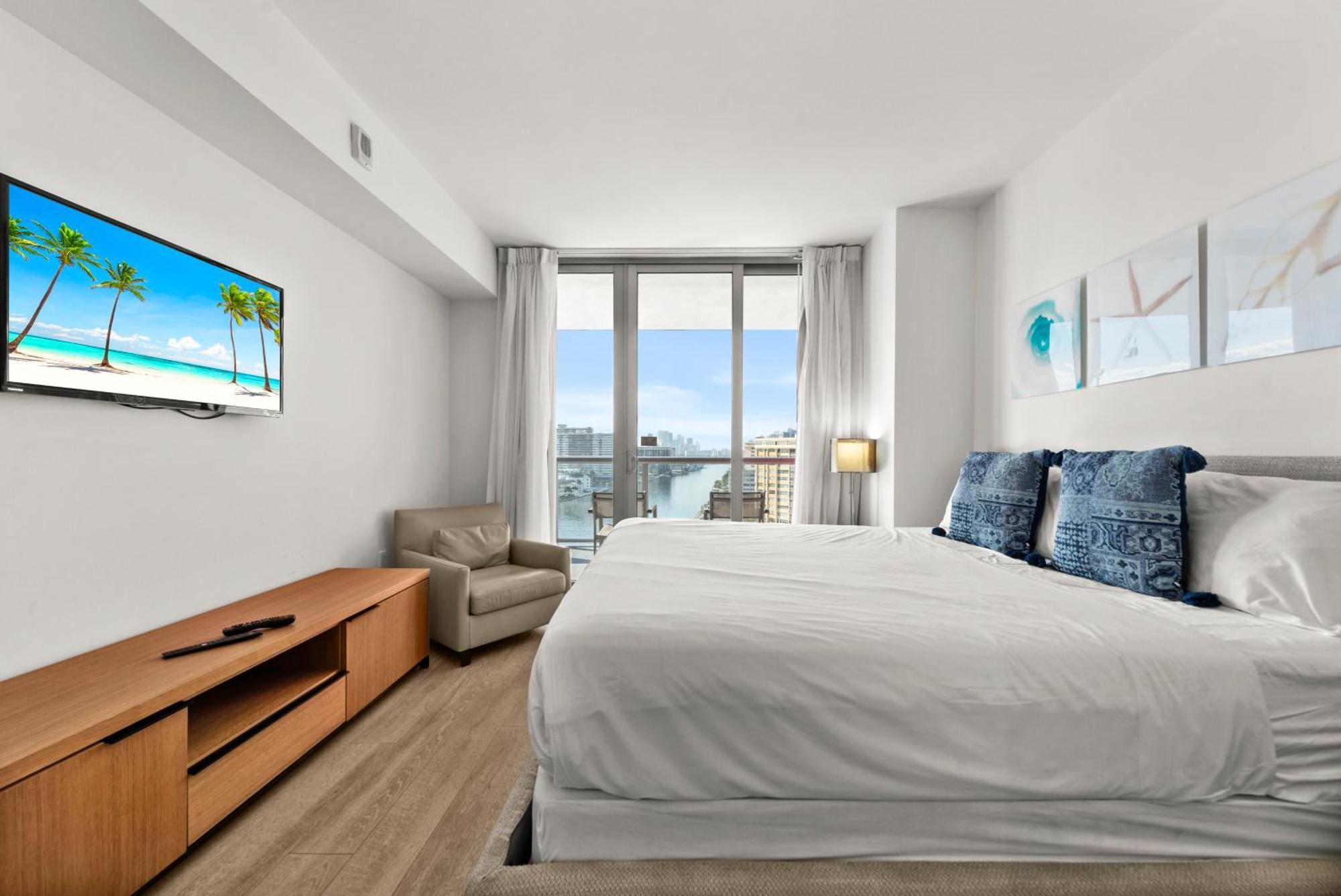 Water View Building With Pool - 5-min Walk To The Aparthotel
