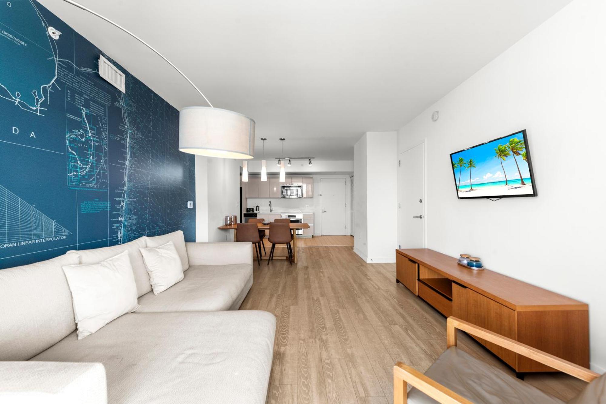 Aparthotel Water View Building With Pool - 5-min Walk To The Hallandale Beach