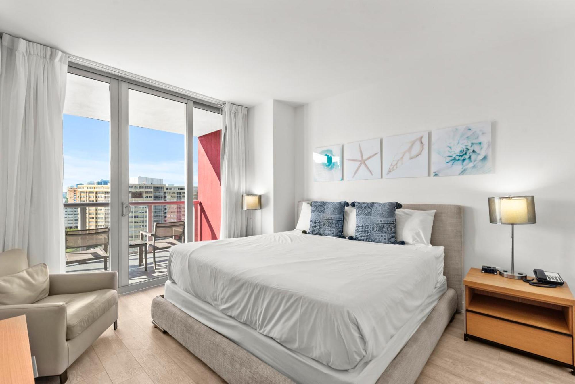 Water View Building With Pool - 5-min Walk To The Hallandale Beach