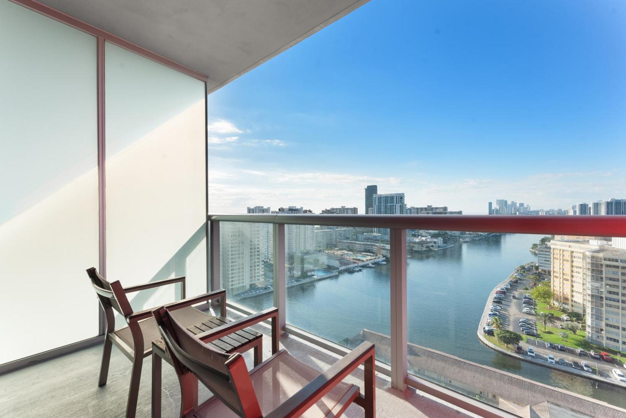 Water View Building With Pool - 5-min Walk To The - Cozy *