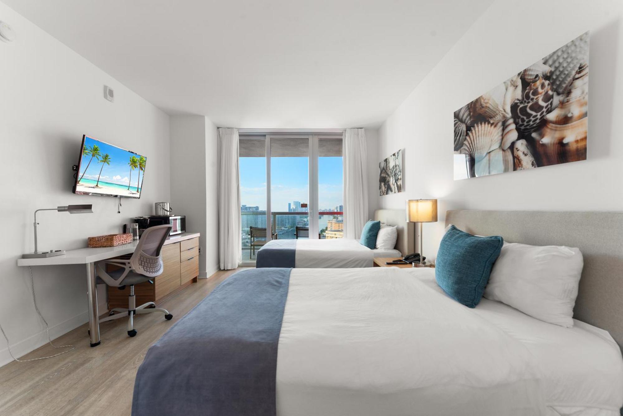 Water View Building With Pool - 5-min Walk To The - Cozy Aparthotel Hallandale Beach