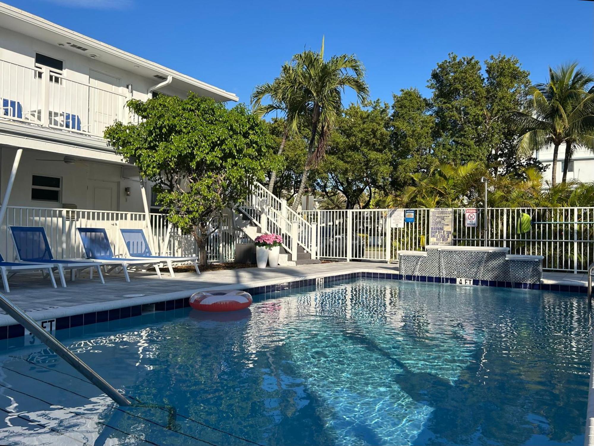 Sea Spray Inn 2*