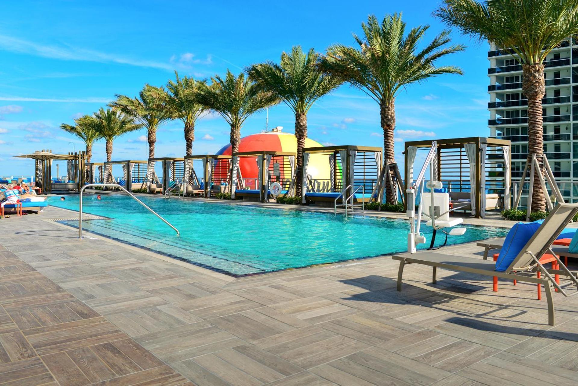 Beachfront Paradise To Spend Time W The Family Hollywood