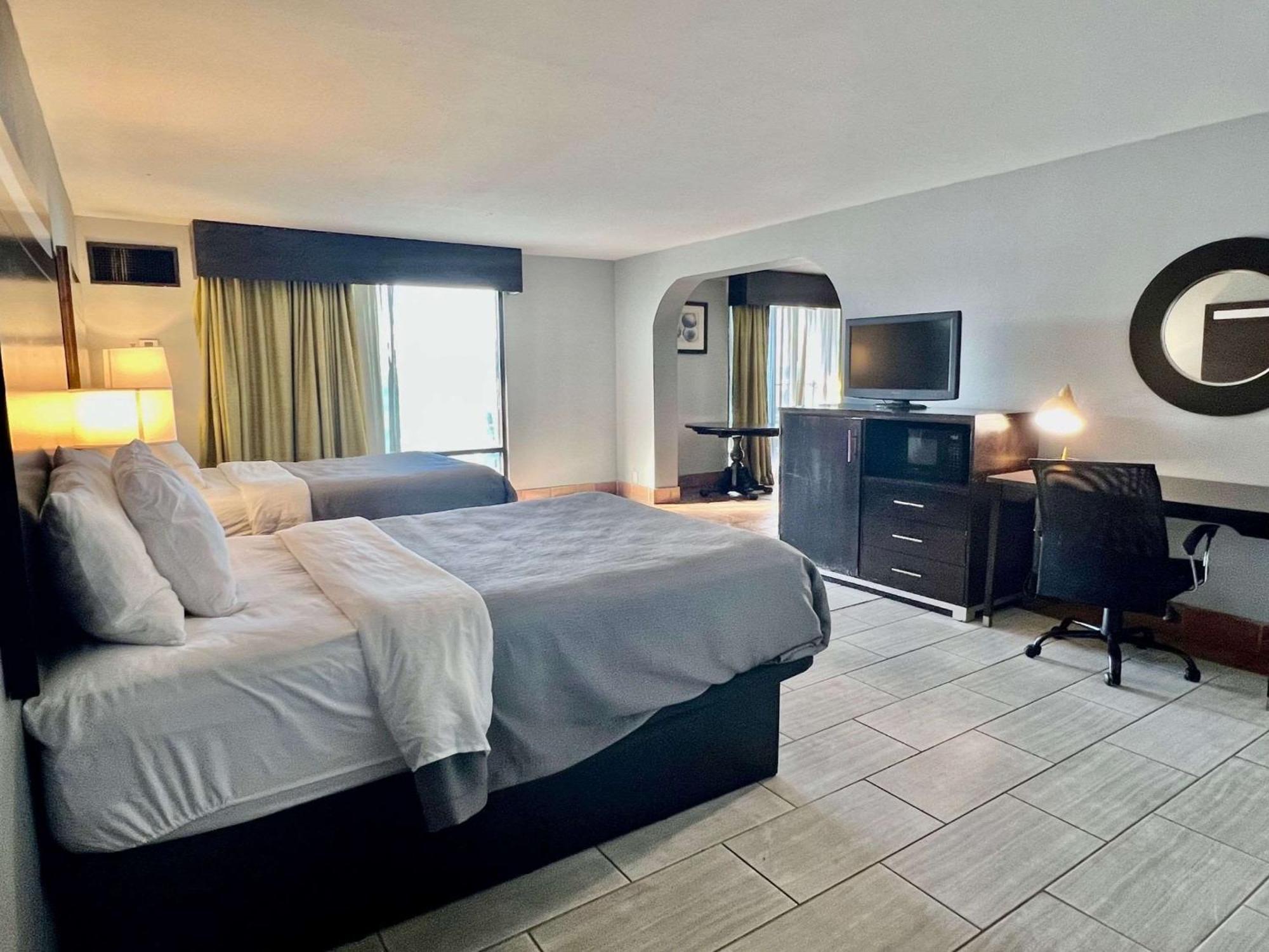 Hotel Quality & Bayside Near Pensacola 2*