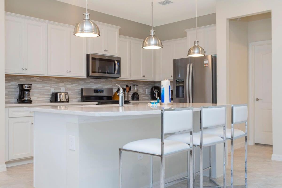 7220ol Fantastic Single Family Close To Parks *