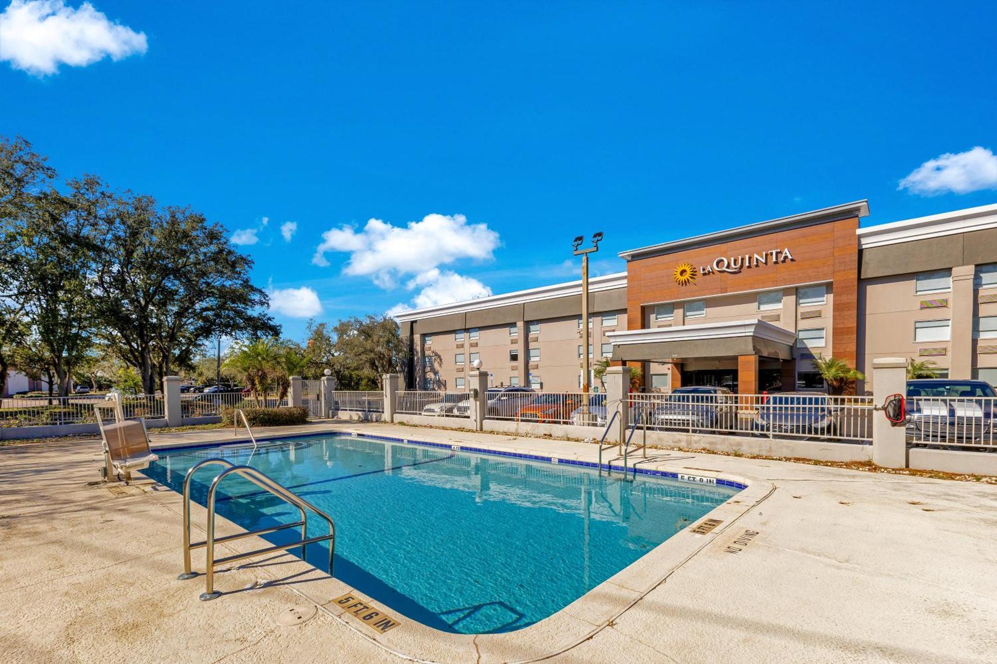 La Quinta & By Wyndham Mandarin Hotel