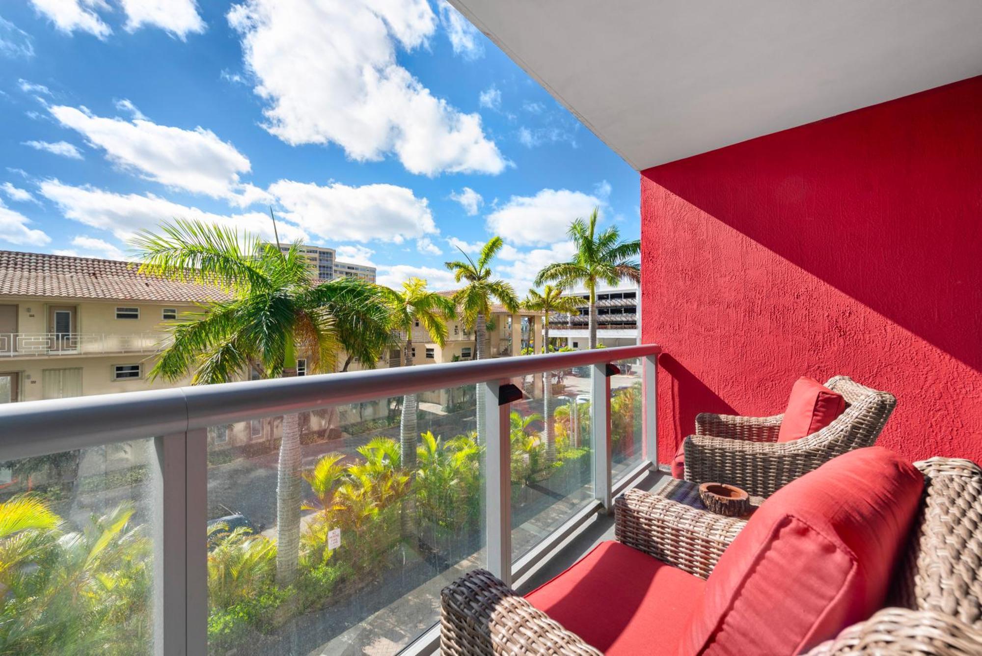 Water View Building With Pool - 5-min Walk To The - Cozy