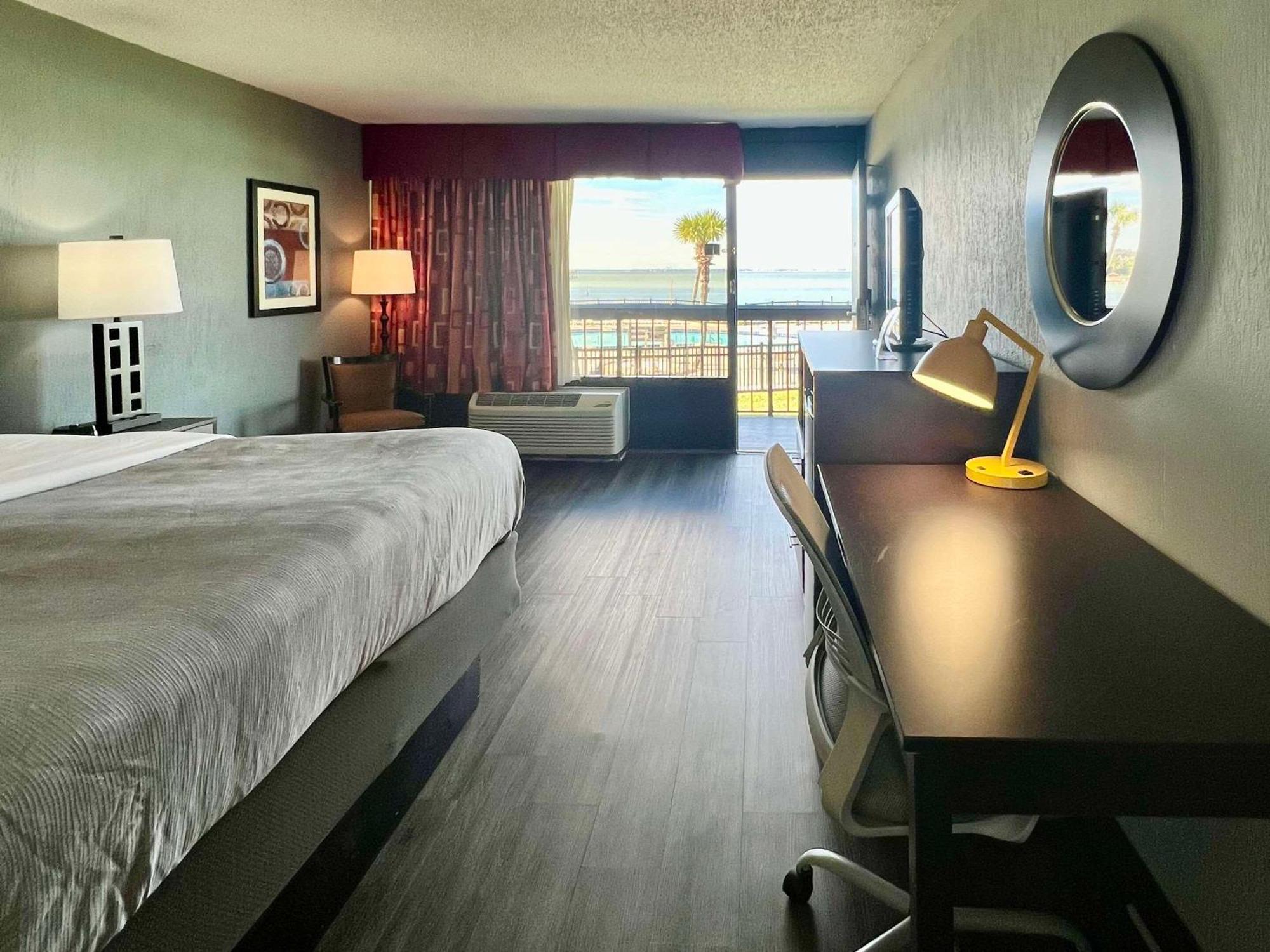 Quality & Bayside Near Pensacola 2* Gulf Breeze