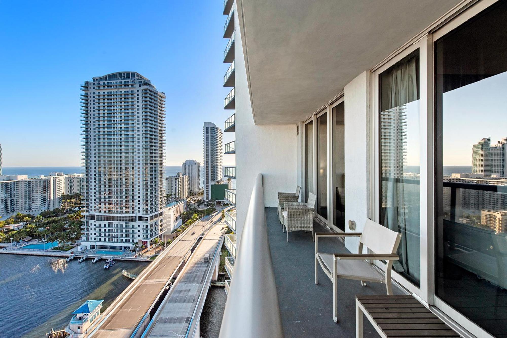 Water View Building With Pool - 5-min Walk To The *