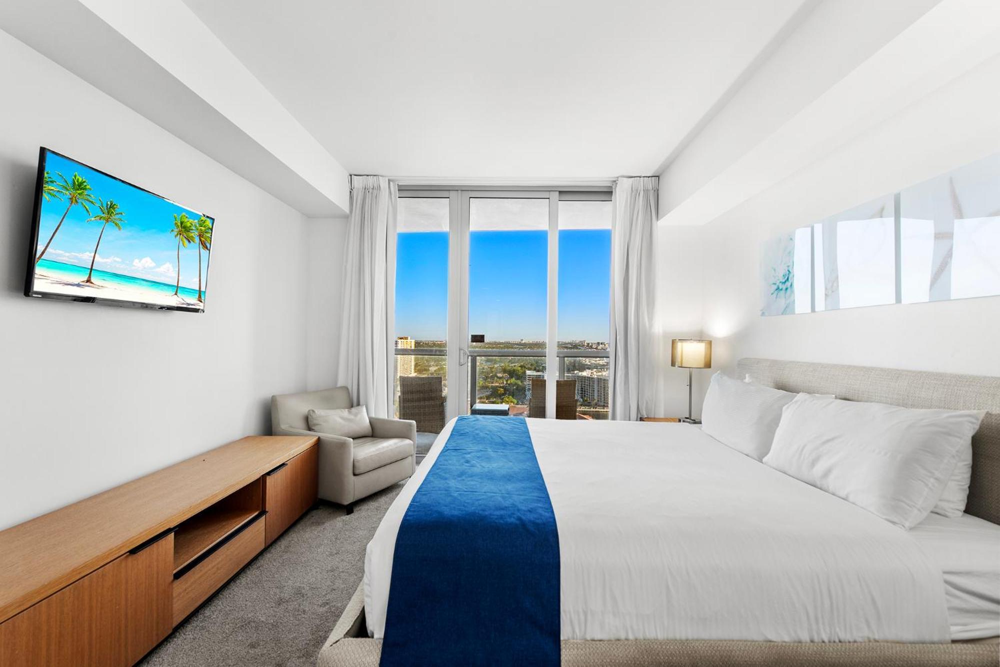 Aparthotel Water View Building With Pool - 5-min Walk To The