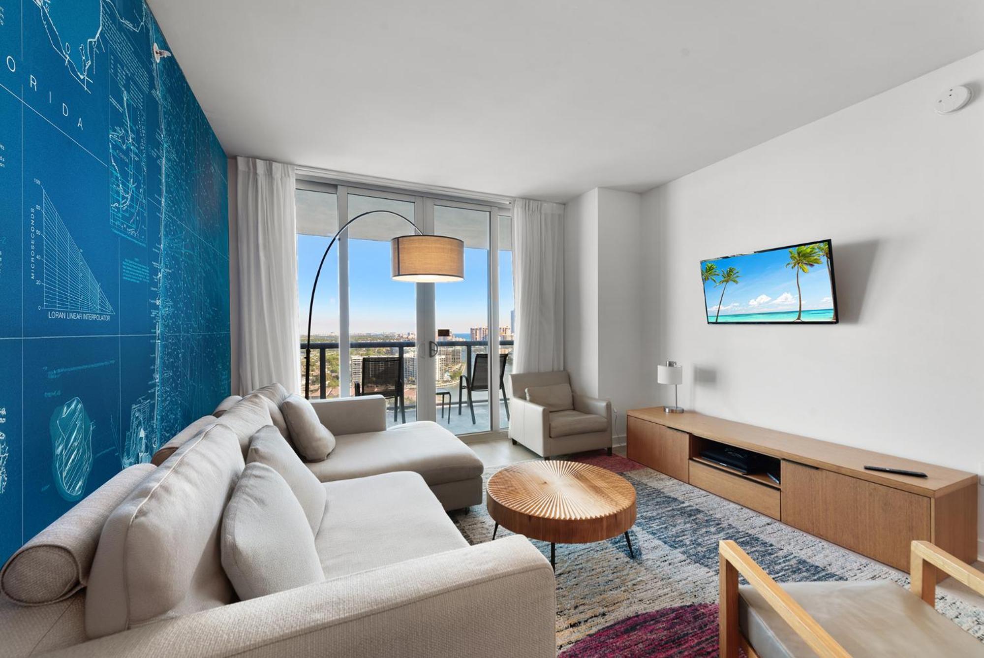 Water View Building With Pool - 5-min Walk To The Hallandale Beach