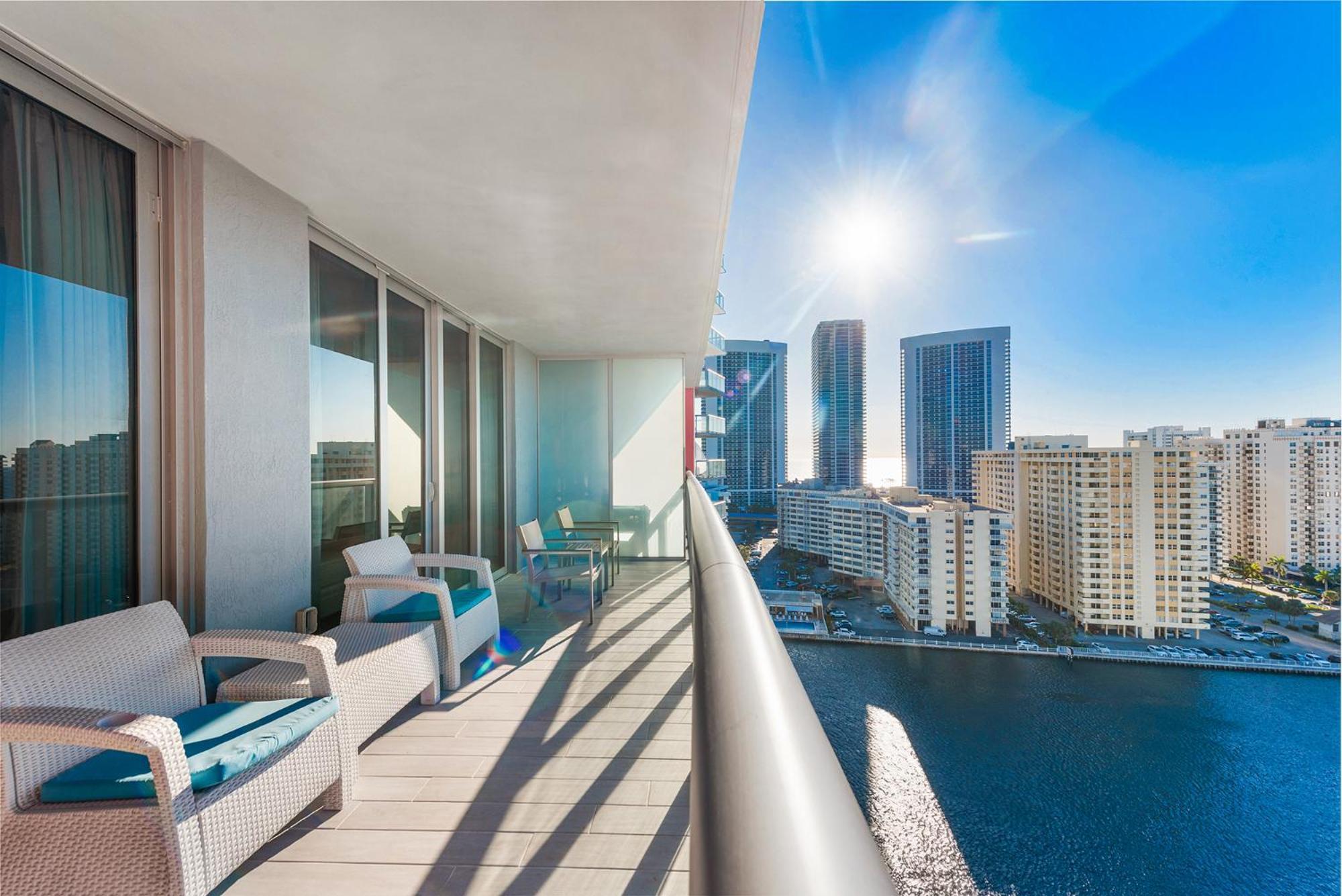 Aparthotel Water View Building With Pool - 5-min Walk To The *