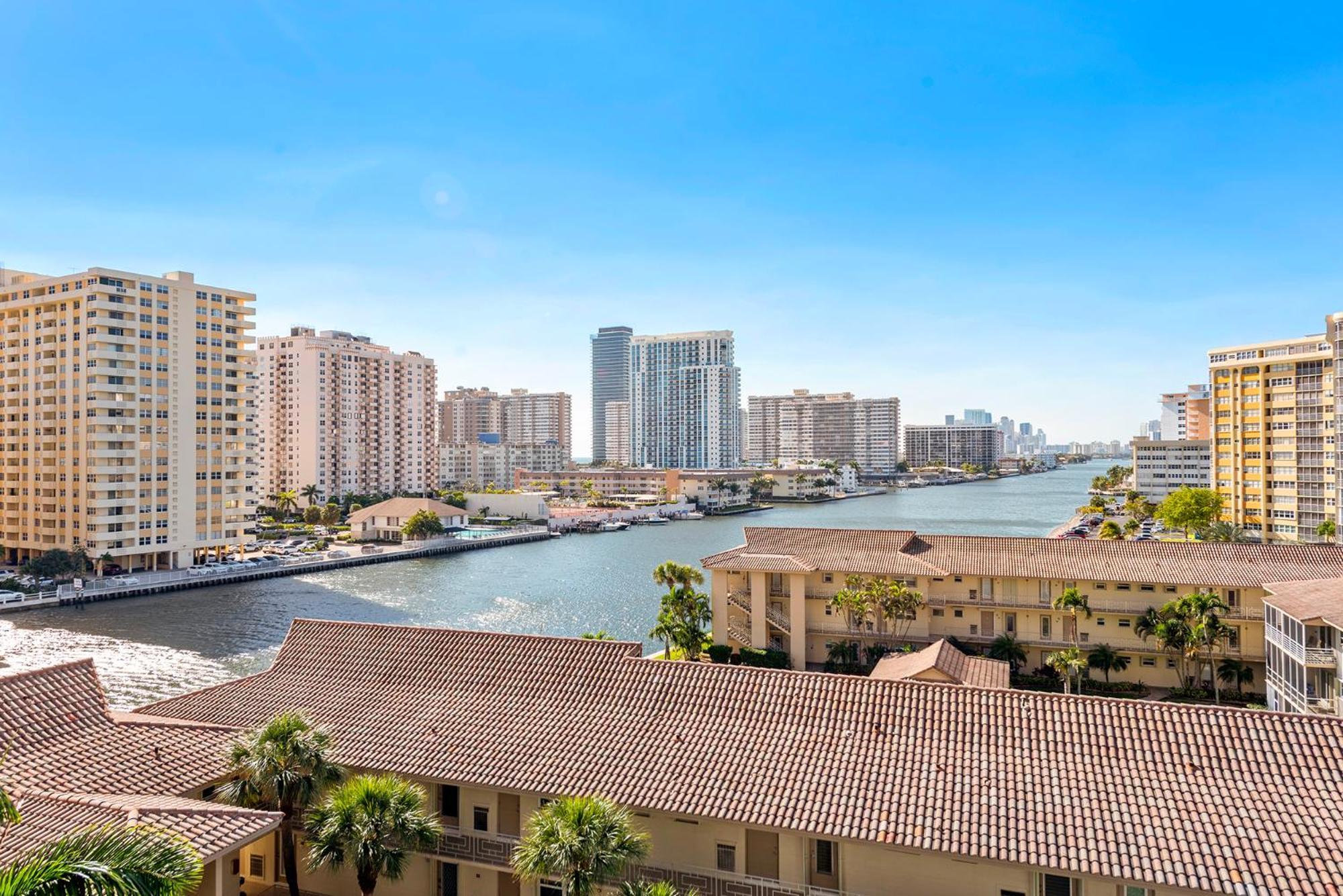 Water View Building With Pool - 5-min Walk To The - Cozy Hallandale Beach