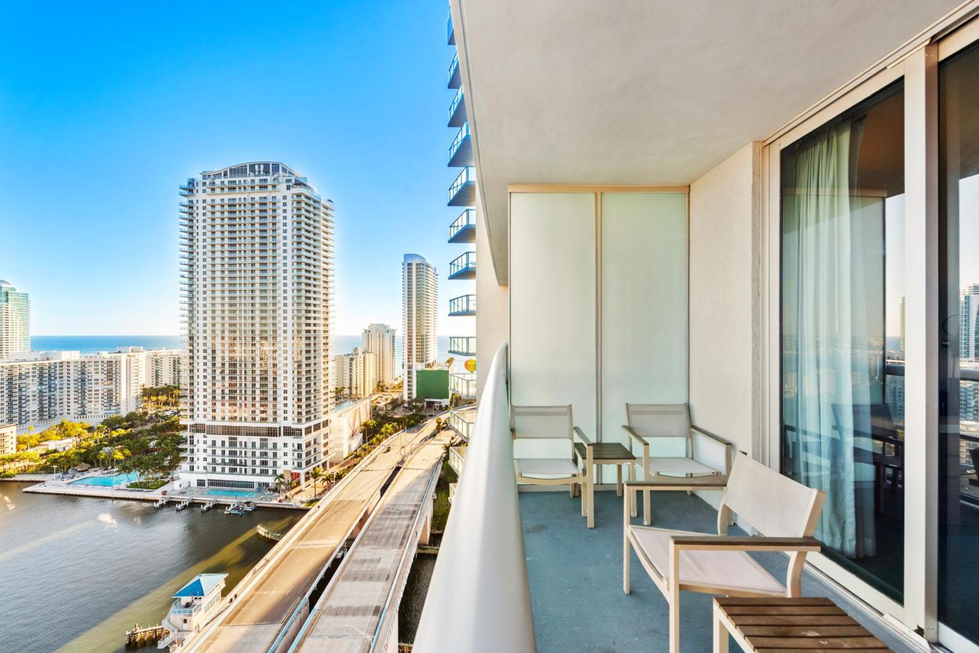 Water View Building With Pool - 5-min Walk To The - Cozy