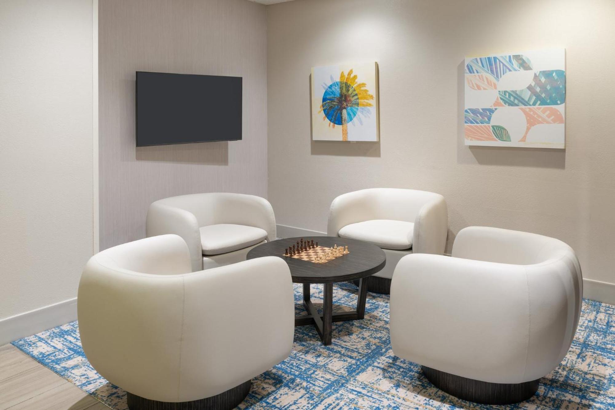 Hotel Express & International Airport By Ihg