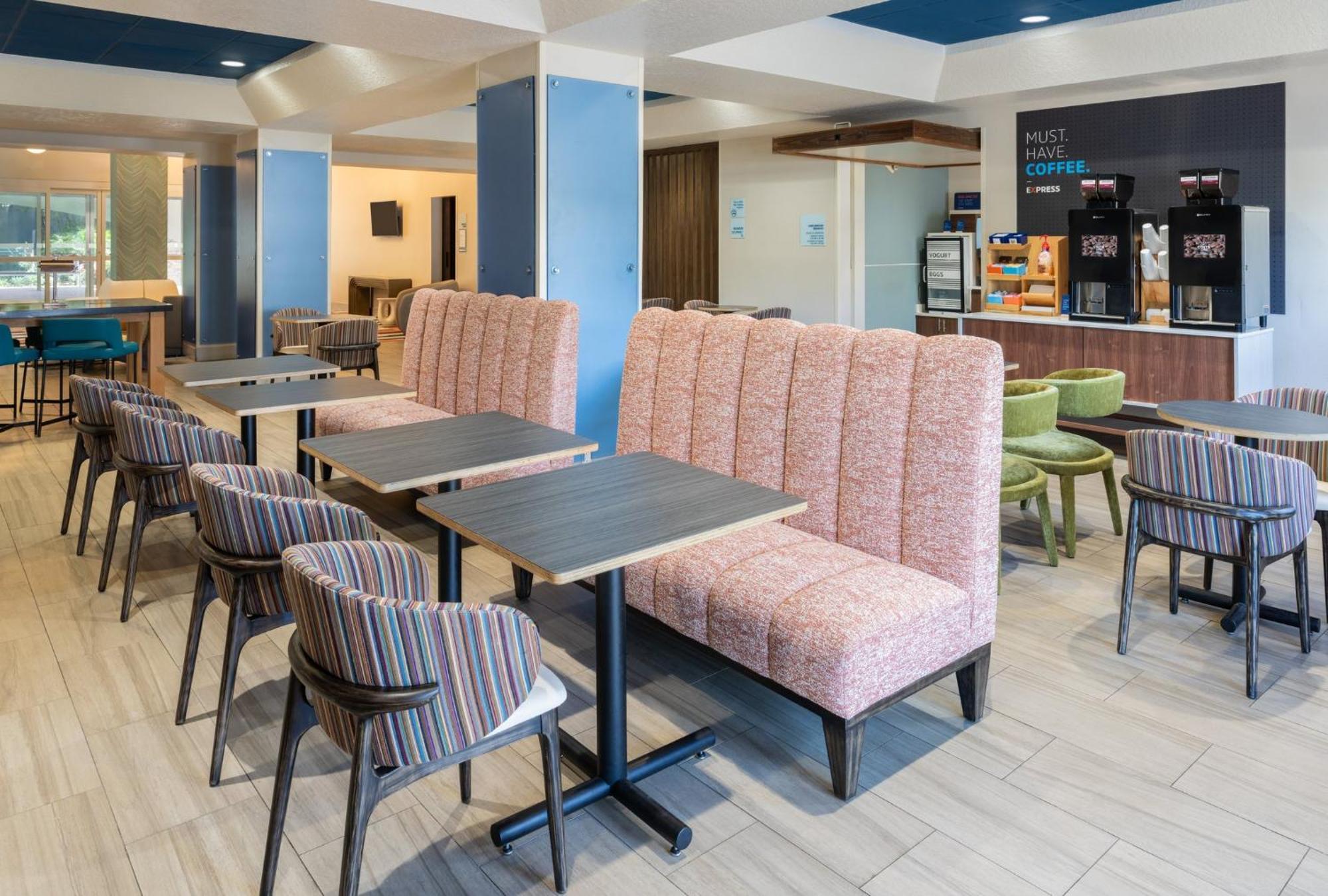 Express & International Airport By Ihg Hotel 2*