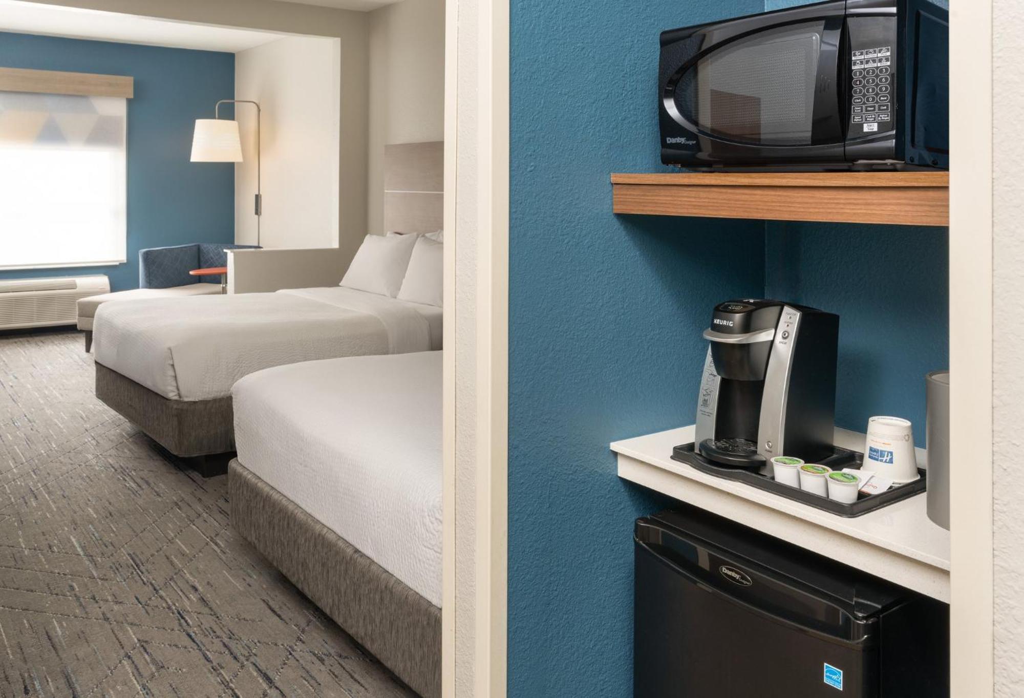 Express & International Airport By Ihg Hotel 2*