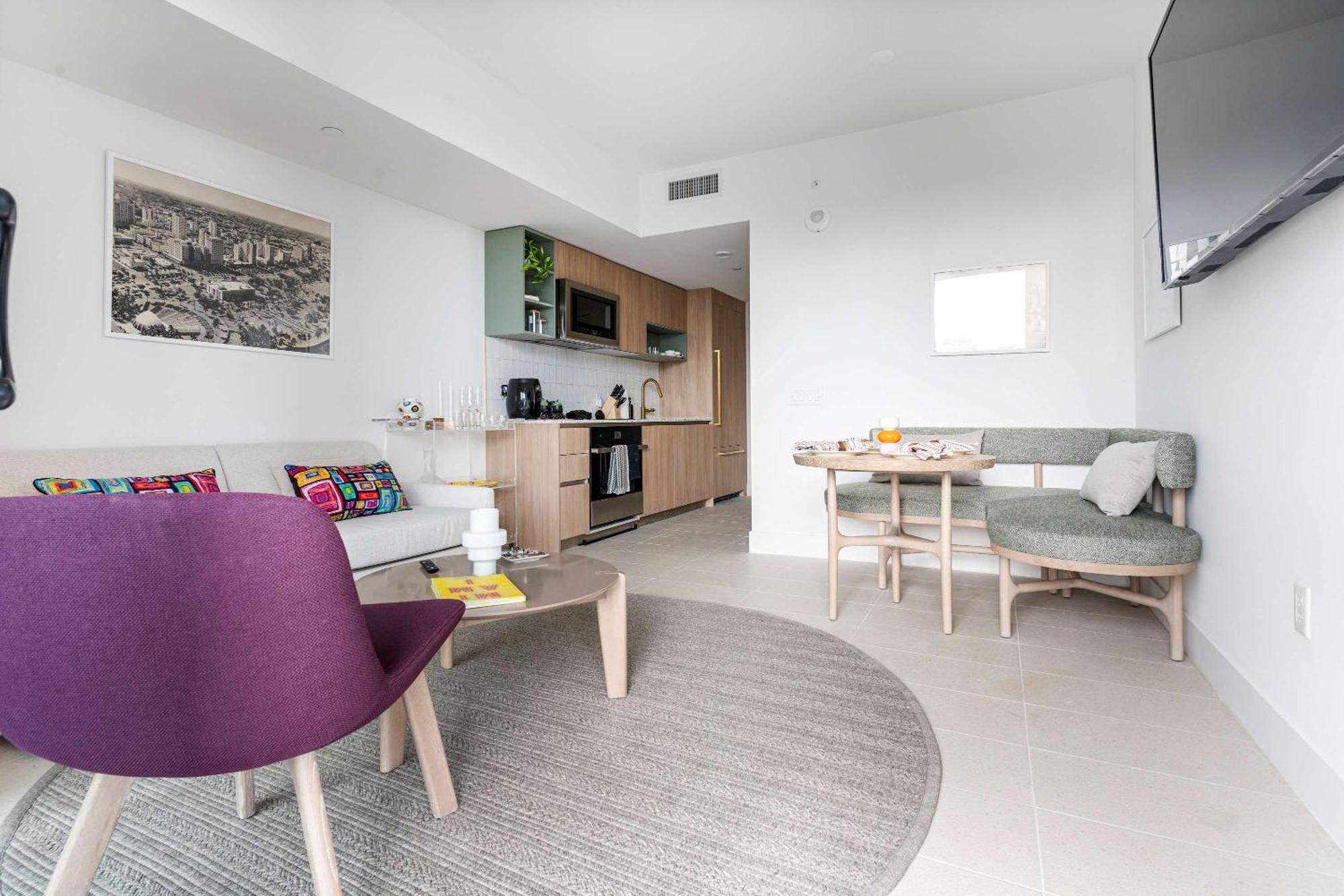 Rumrunner Downtown Pool Gym Full Service Tower Holiday home