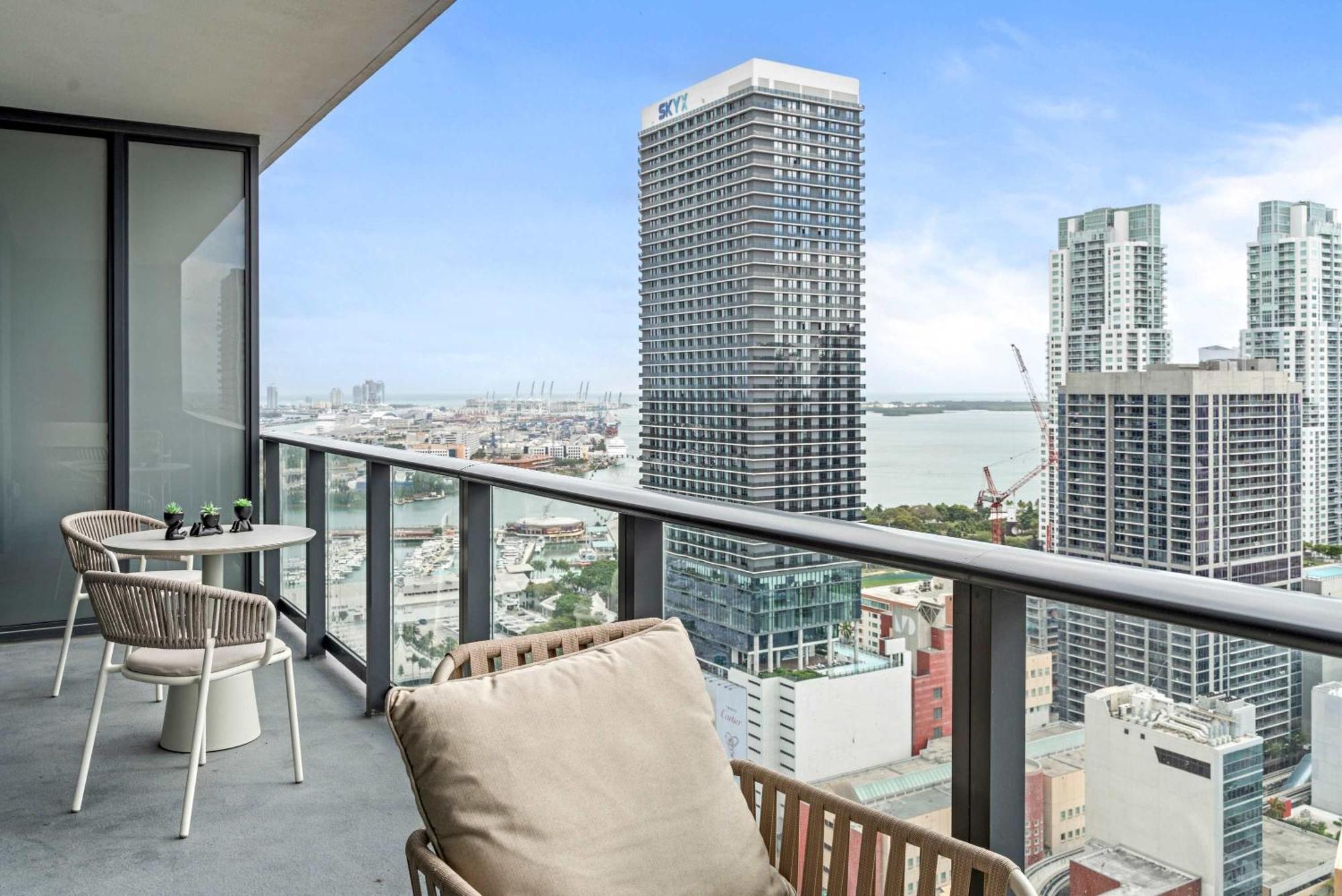 Holiday home Rumrunner Downtown Pool Gym Full Service Tower