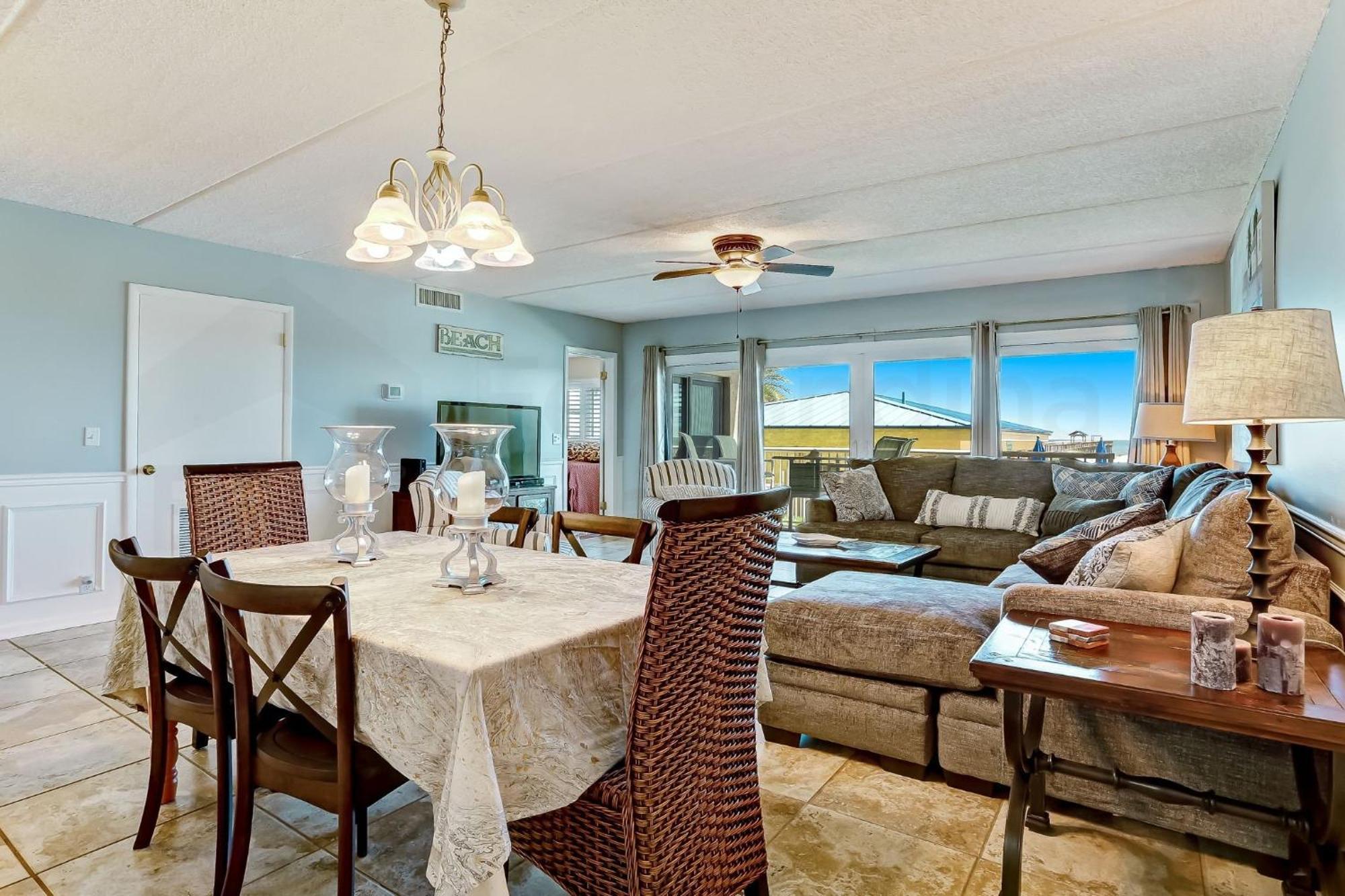 Steps To Oceanside Apartment *