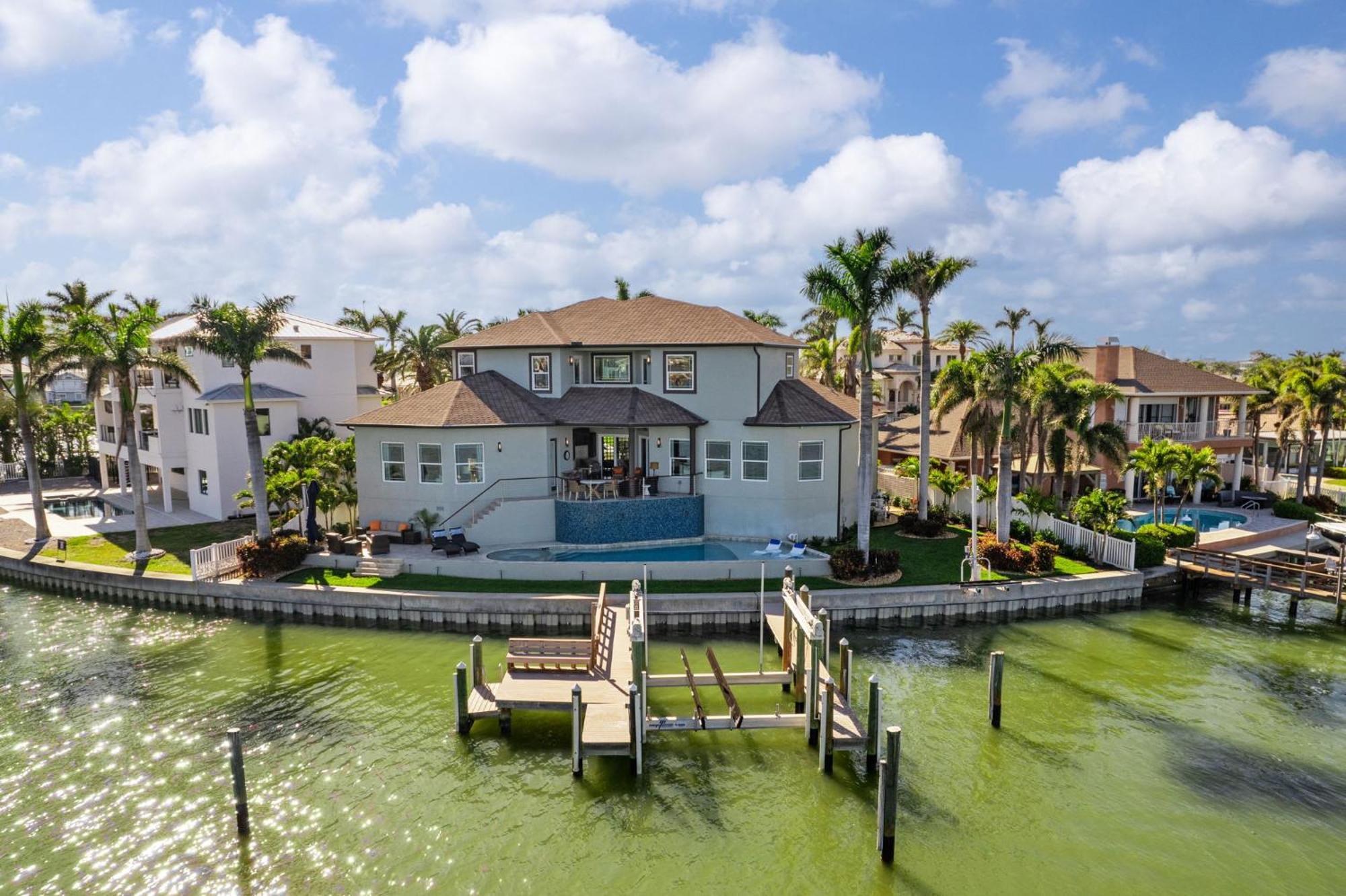 Luxury Waterfront 4br Private Heated Pool Hot Tub *