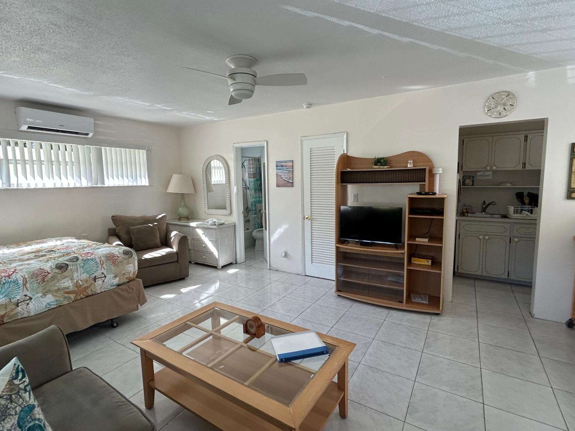Bahama Club Pompano - Lauderdale - Charming And Cozy & Close To With Pool Aparthotel Pompano Beach