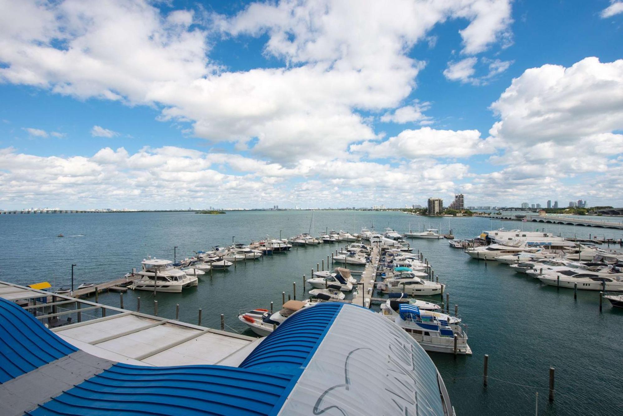 Doubletree By Hilton Grand Biscayne Bay 4*