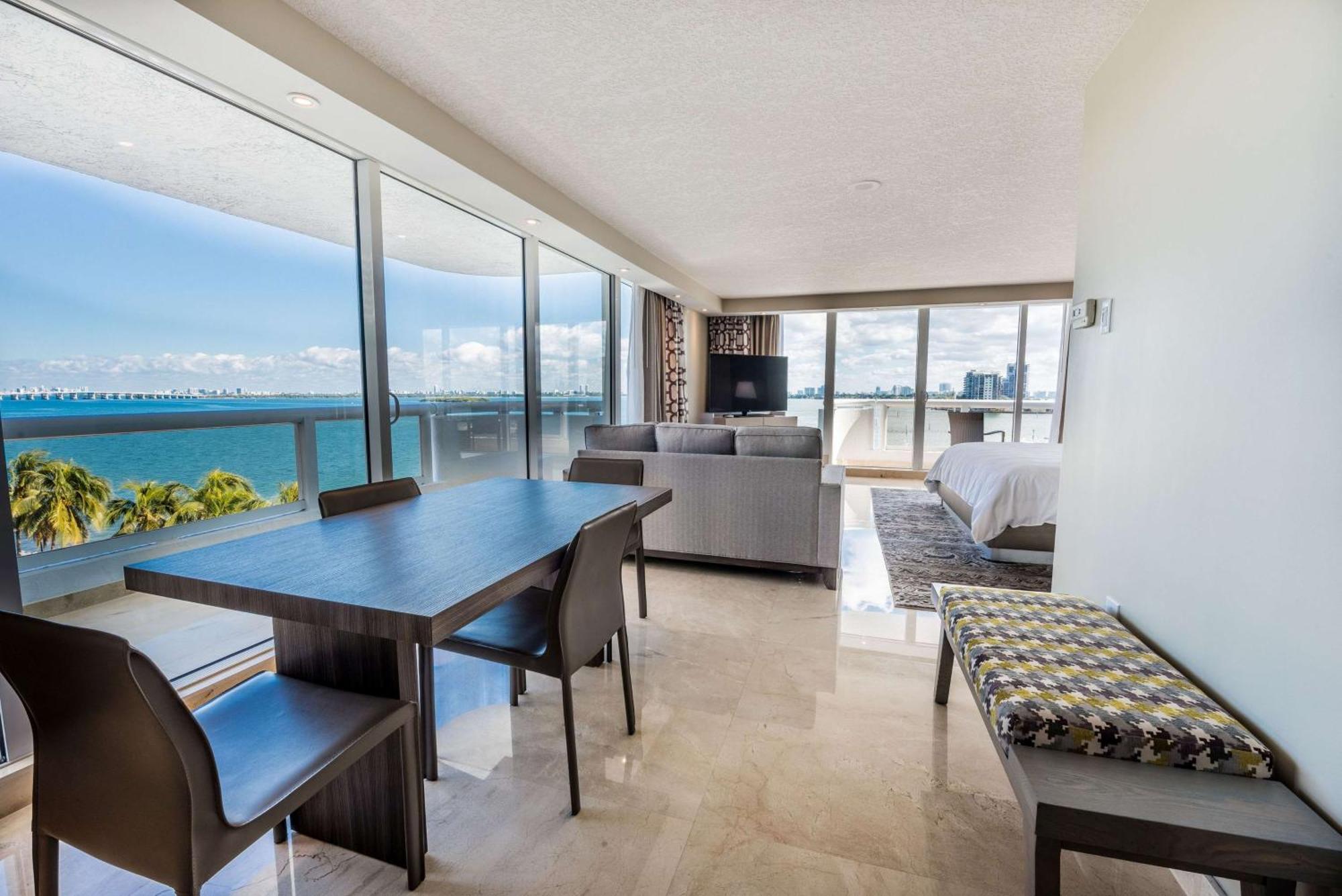 Doubletree By Hilton Grand Biscayne Bay Hotel 4*