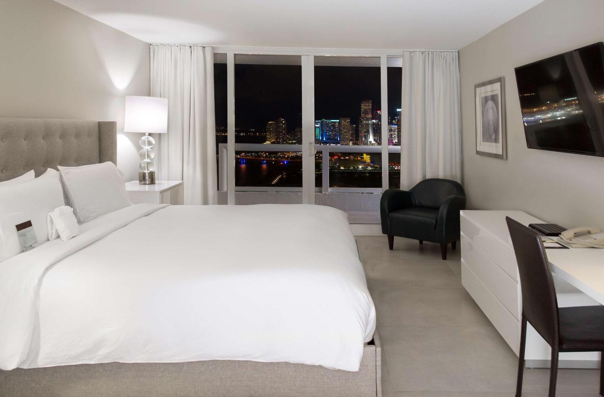 Doubletree By Hilton Grand Biscayne Bay Hotel Miami