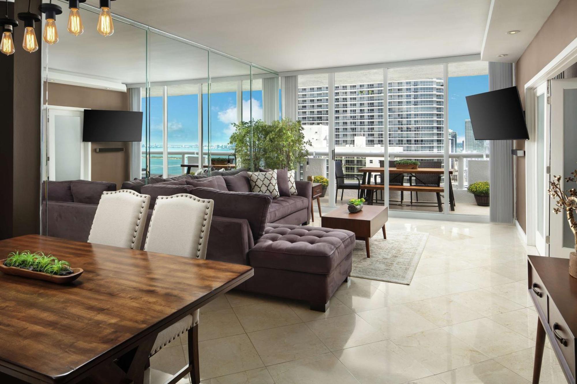 Doubletree By Hilton Grand Biscayne Bay Hotel Miami