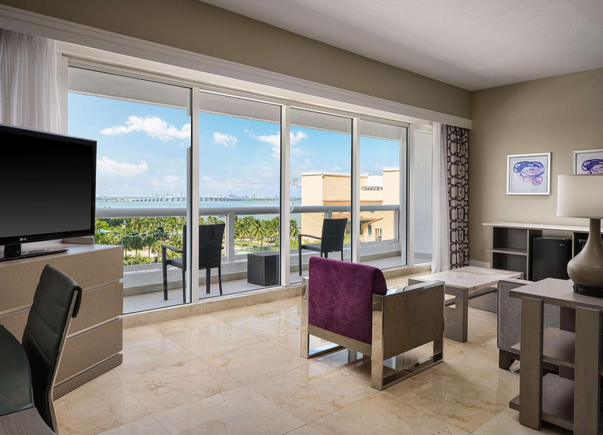 Doubletree By Hilton Grand Biscayne Bay Hotel