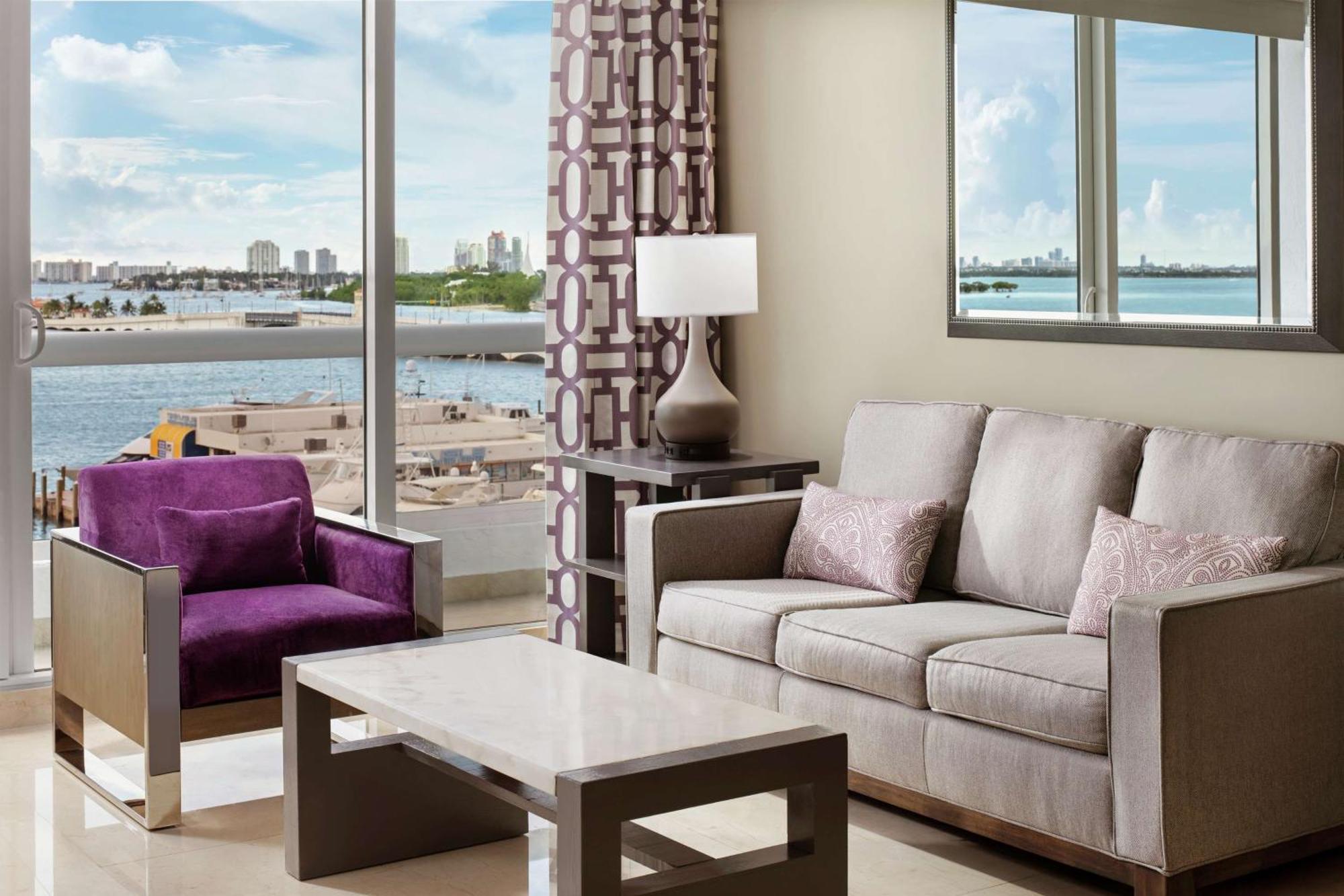 Hotel Doubletree By Hilton Grand Biscayne Bay