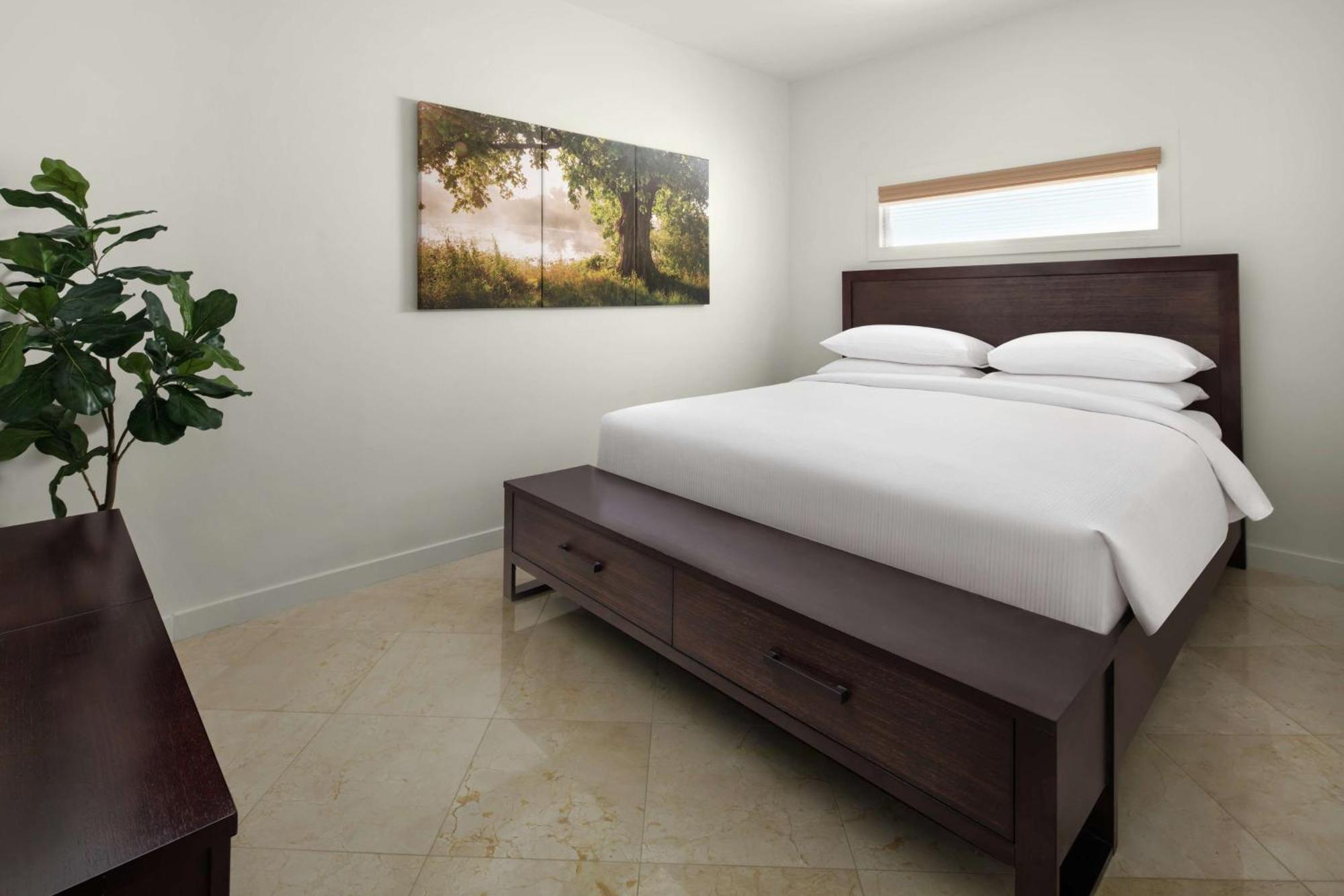 Doubletree By Hilton Grand Biscayne Bay Hotel 4*