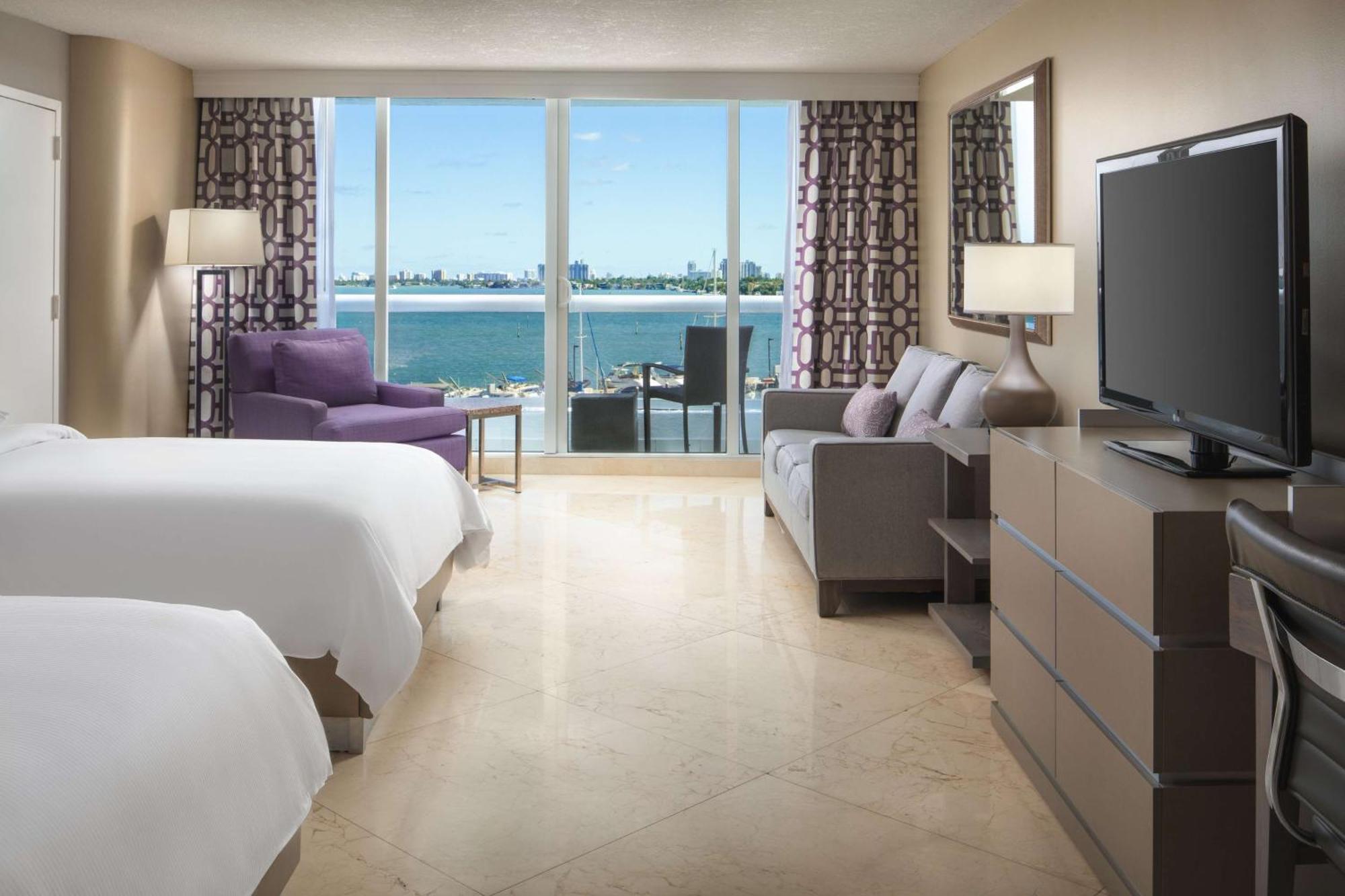 Doubletree By Hilton Grand Biscayne Bay 4*
