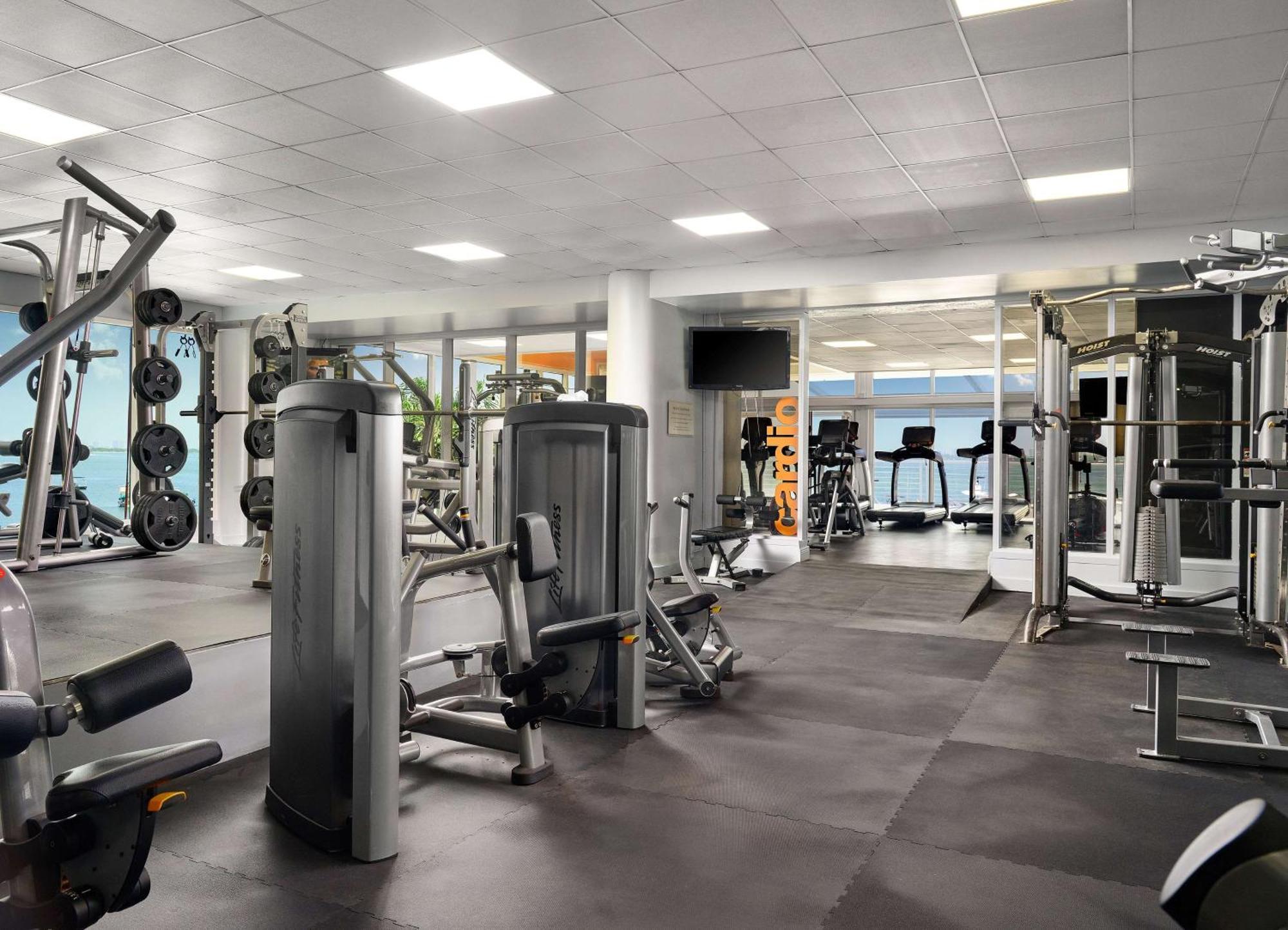 Doubletree By Hilton Grand Biscayne Bay Hotel 4*