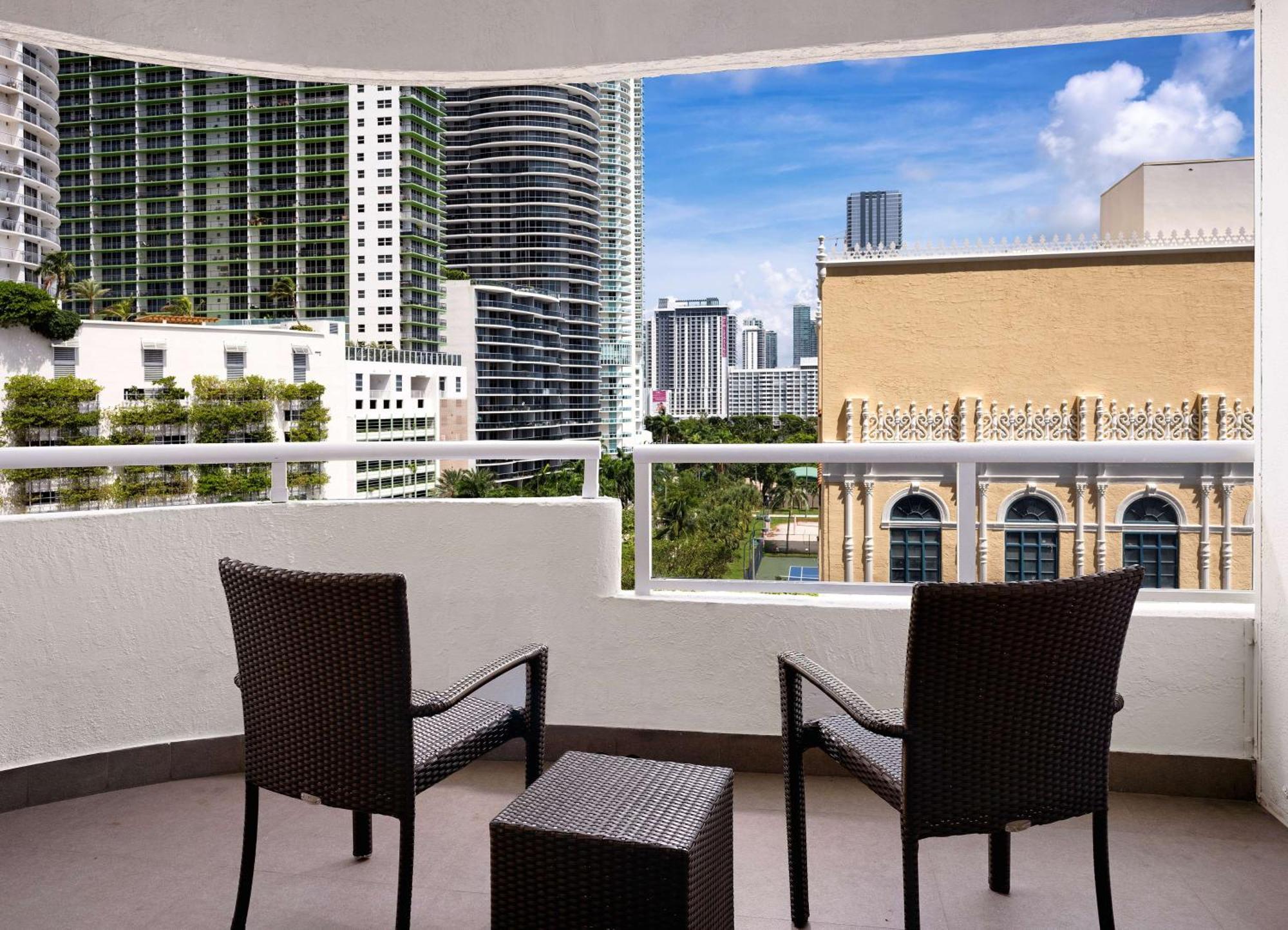 Hotel Doubletree By Hilton Grand Biscayne Bay