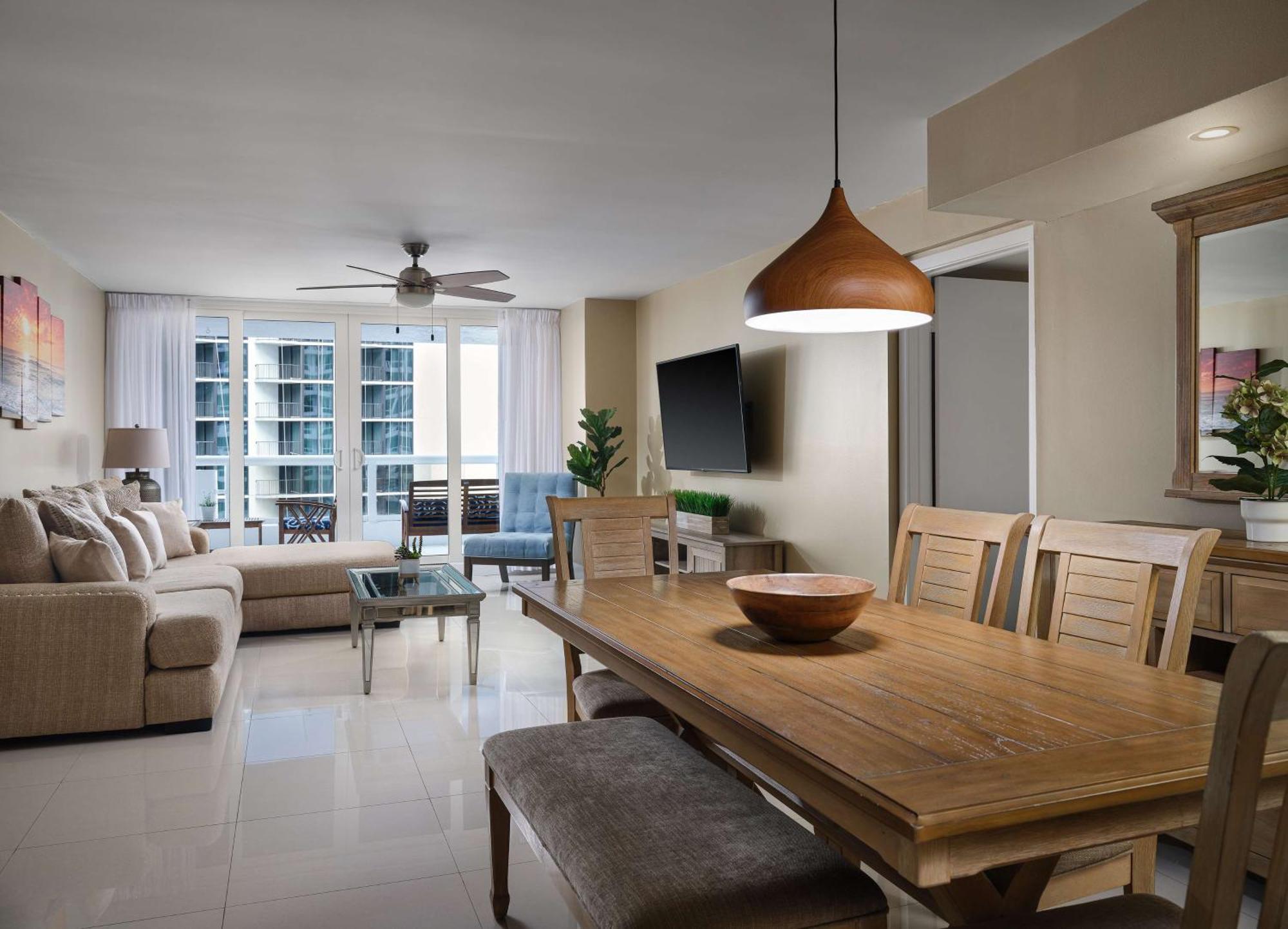 Doubletree By Hilton Grand Biscayne Bay Hotel 4*
