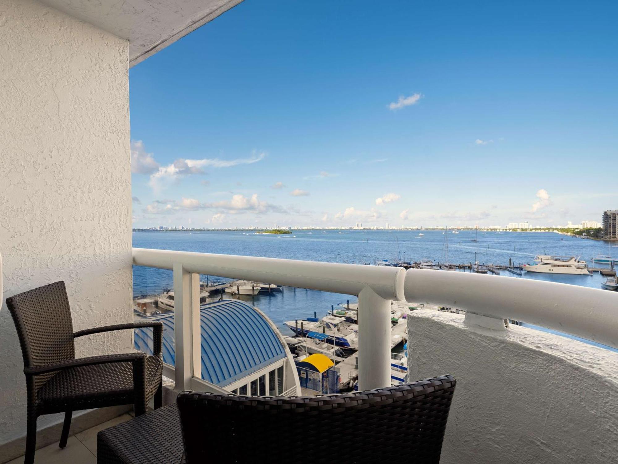 Doubletree By Hilton Grand Biscayne Bay Hotel Miami