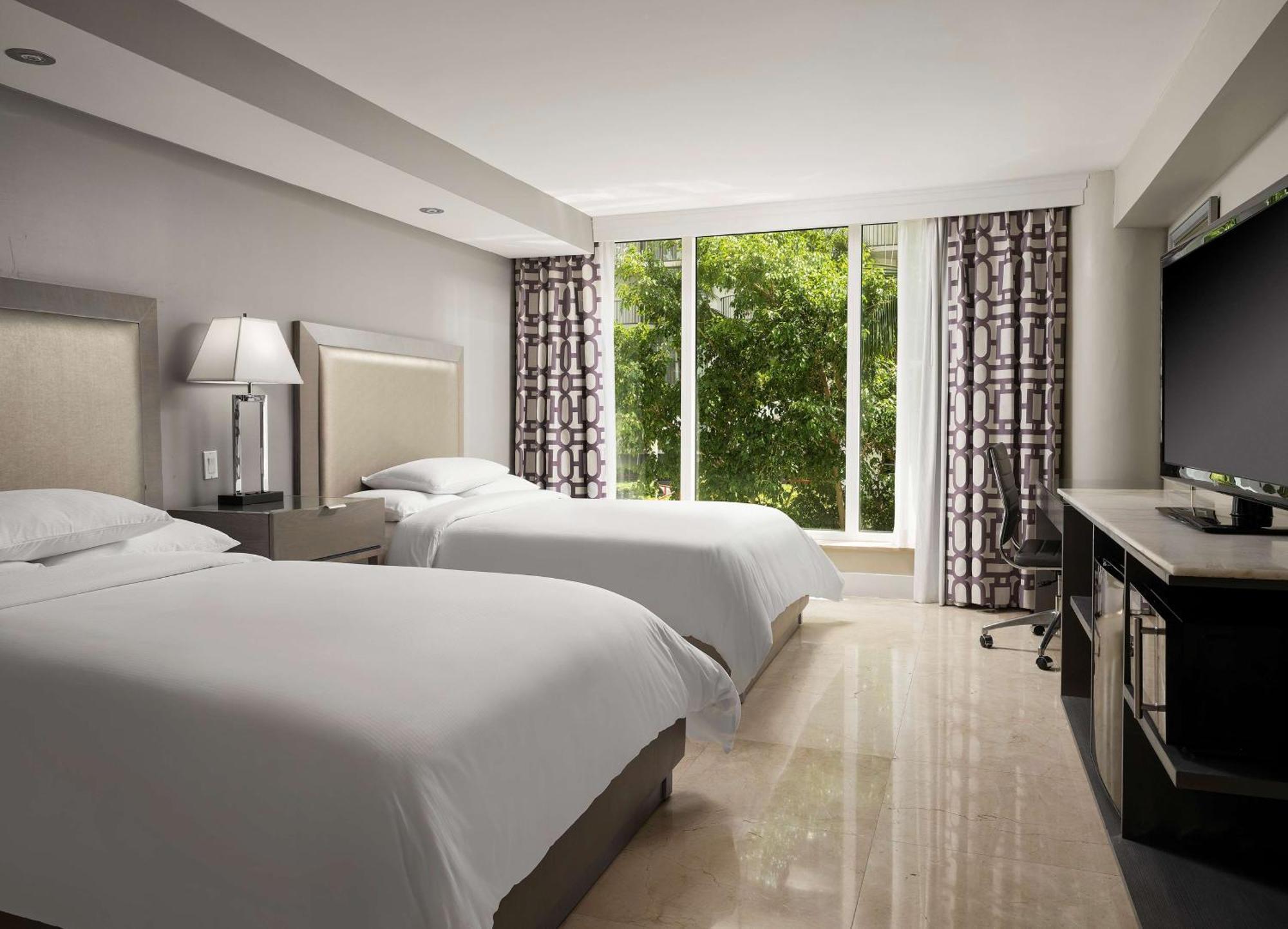 Doubletree By Hilton Grand Biscayne Bay 4*