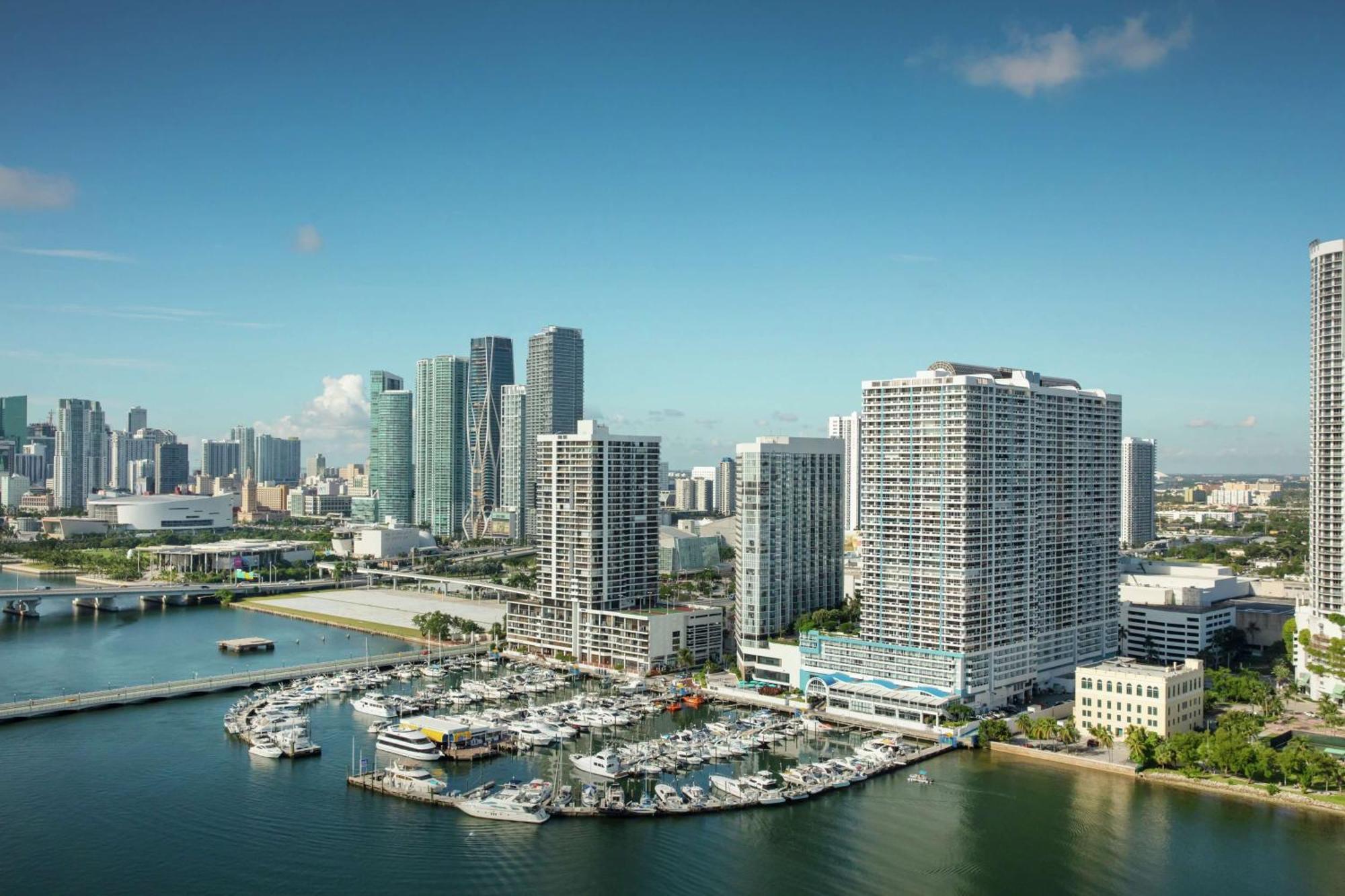 Doubletree By Hilton Grand Biscayne Bay