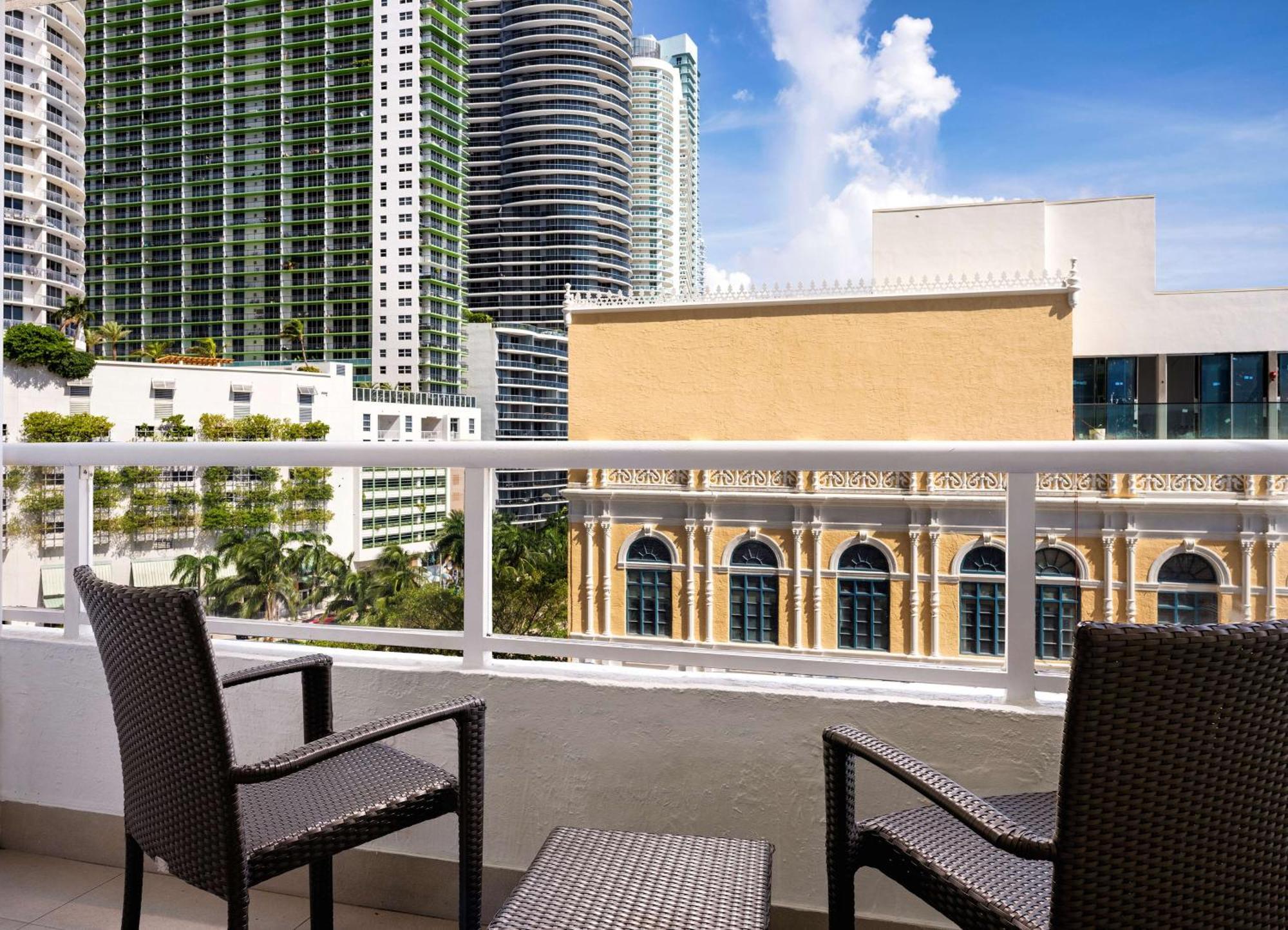 Doubletree By Hilton Grand Biscayne Bay Hotel Miami